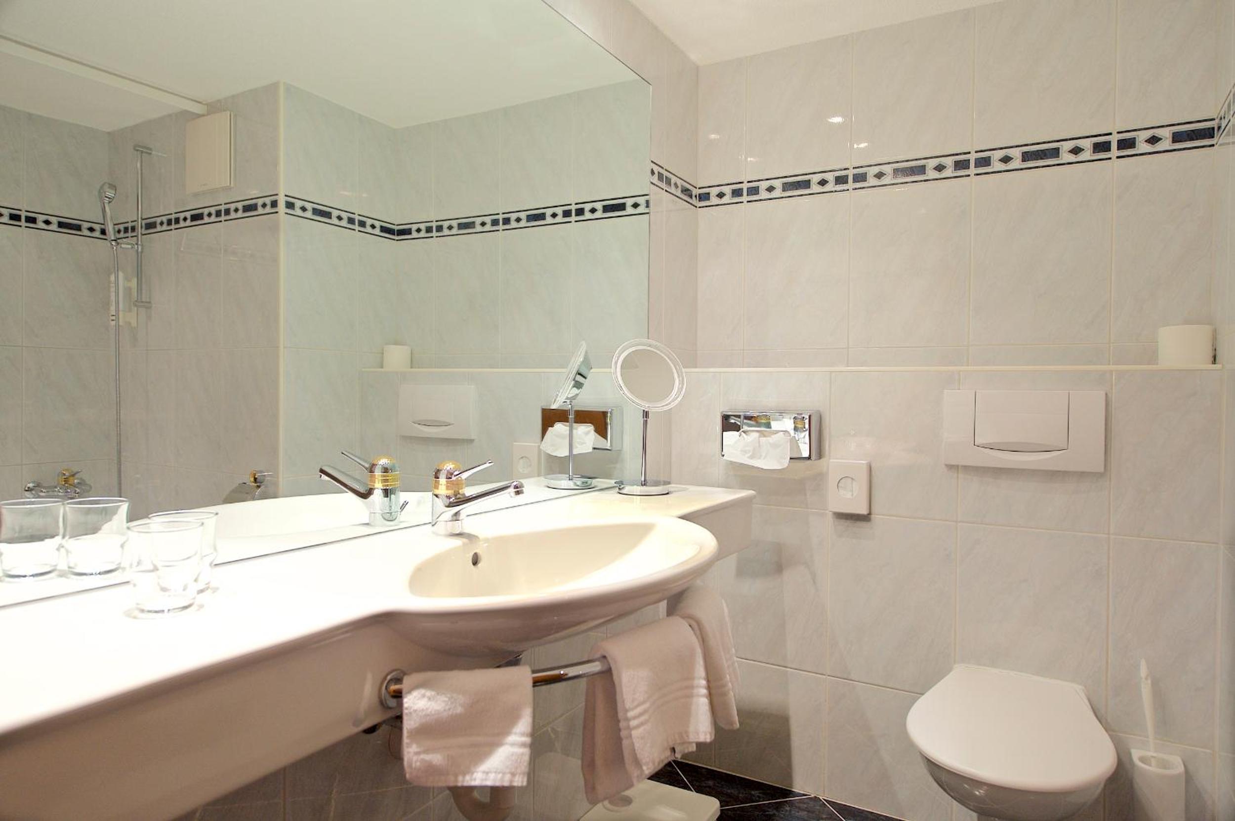 Deluxe Double Room with Matterhorn View - Photo 9
