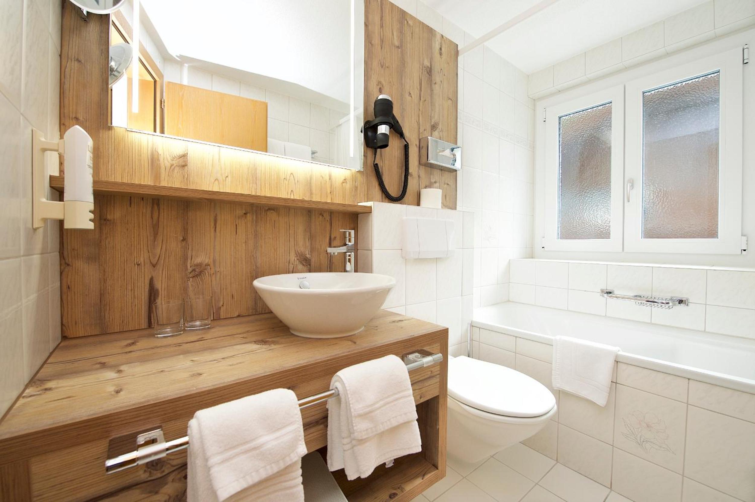 Deluxe Double Room with Matterhorn View - Photo 10