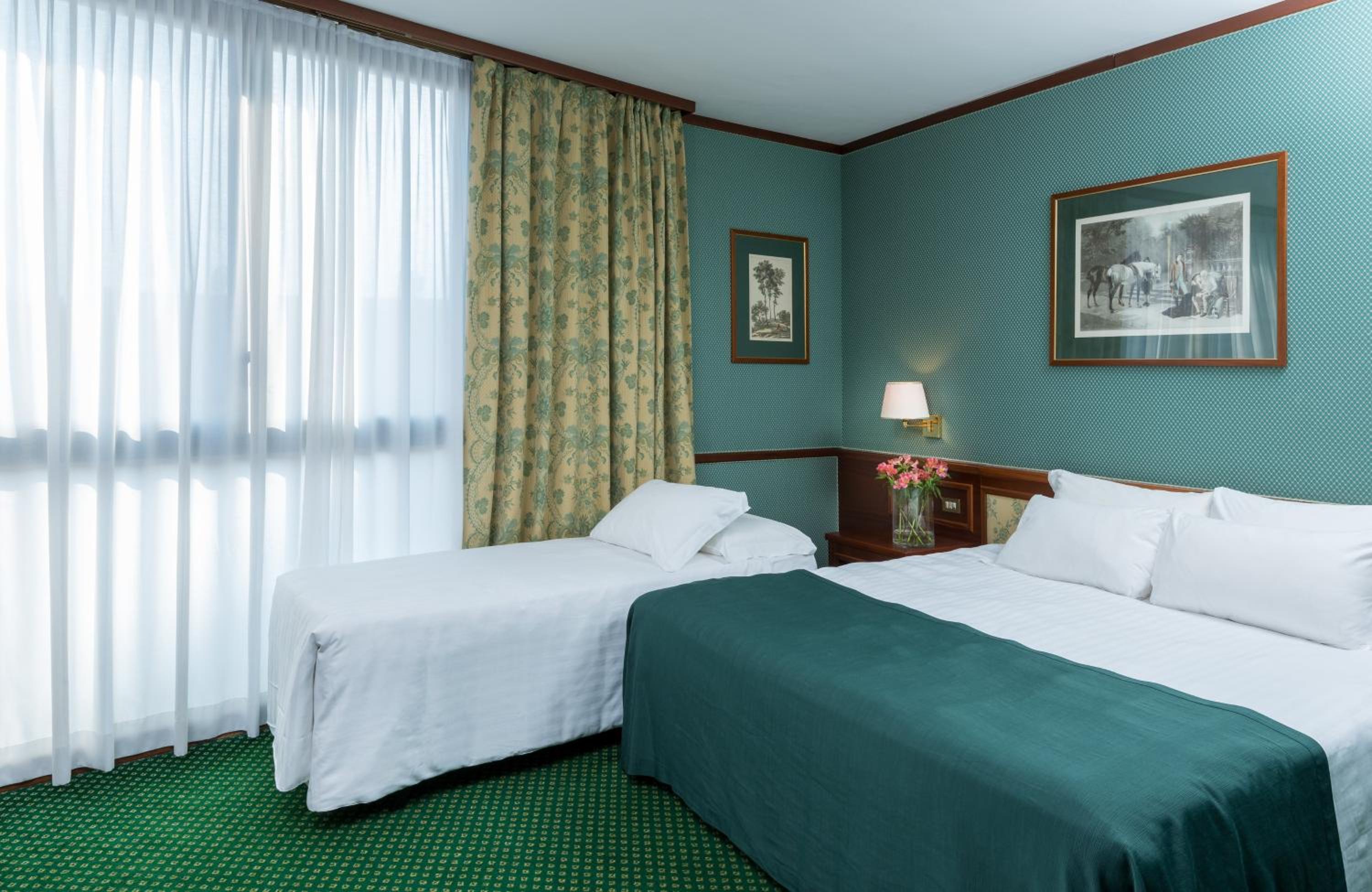 Superior Plus Triple Room thumbnail 5