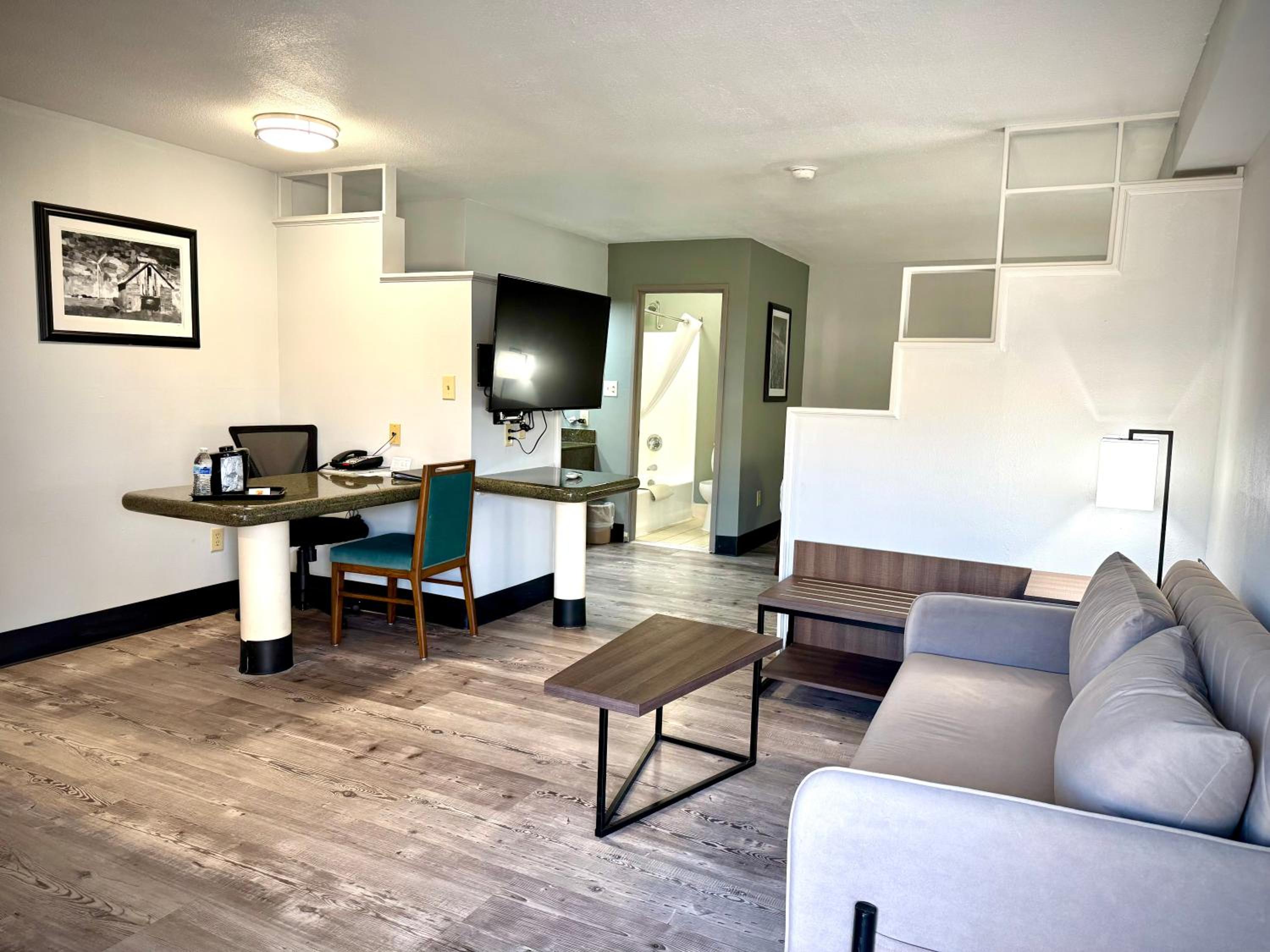 One-Bedroom King Suite - Non-Smoking - Photo 3