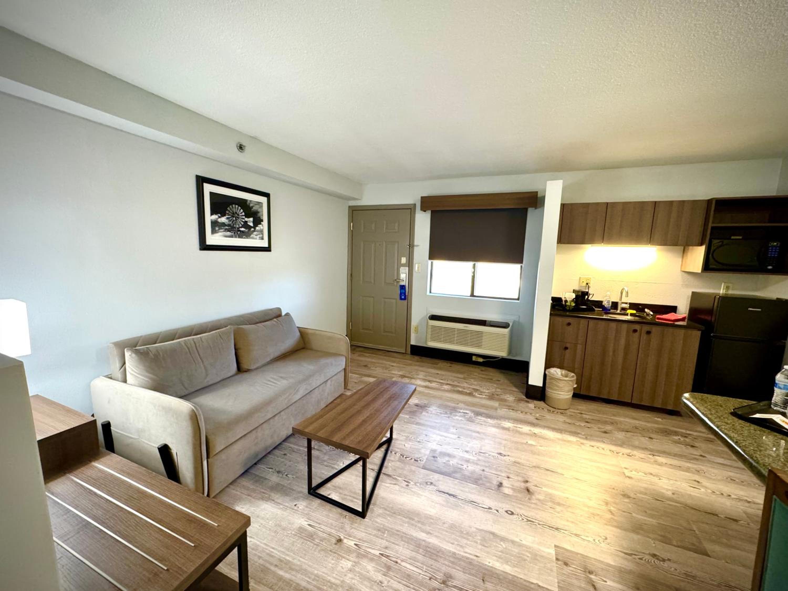One-Bedroom King Suite - Non-Smoking - Photo 6