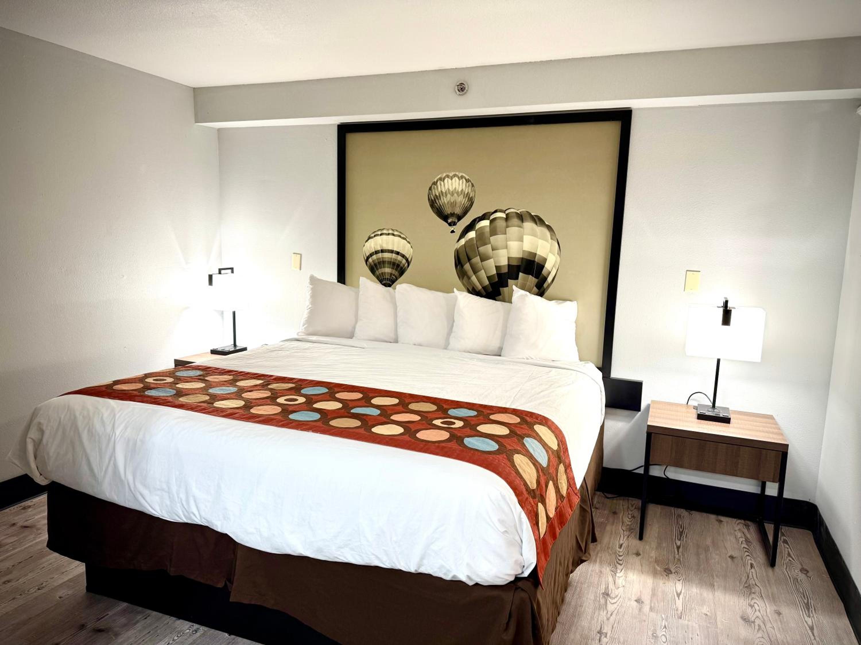 One-Bedroom King Suite - Non-Smoking - Photo 5