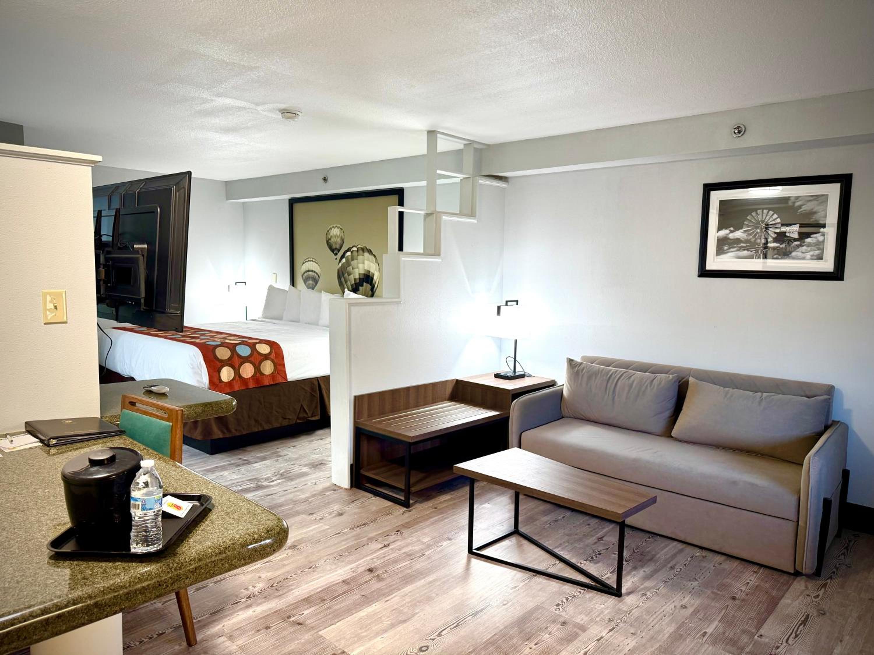 One-Bedroom King Suite - Non-Smoking - Photo 2