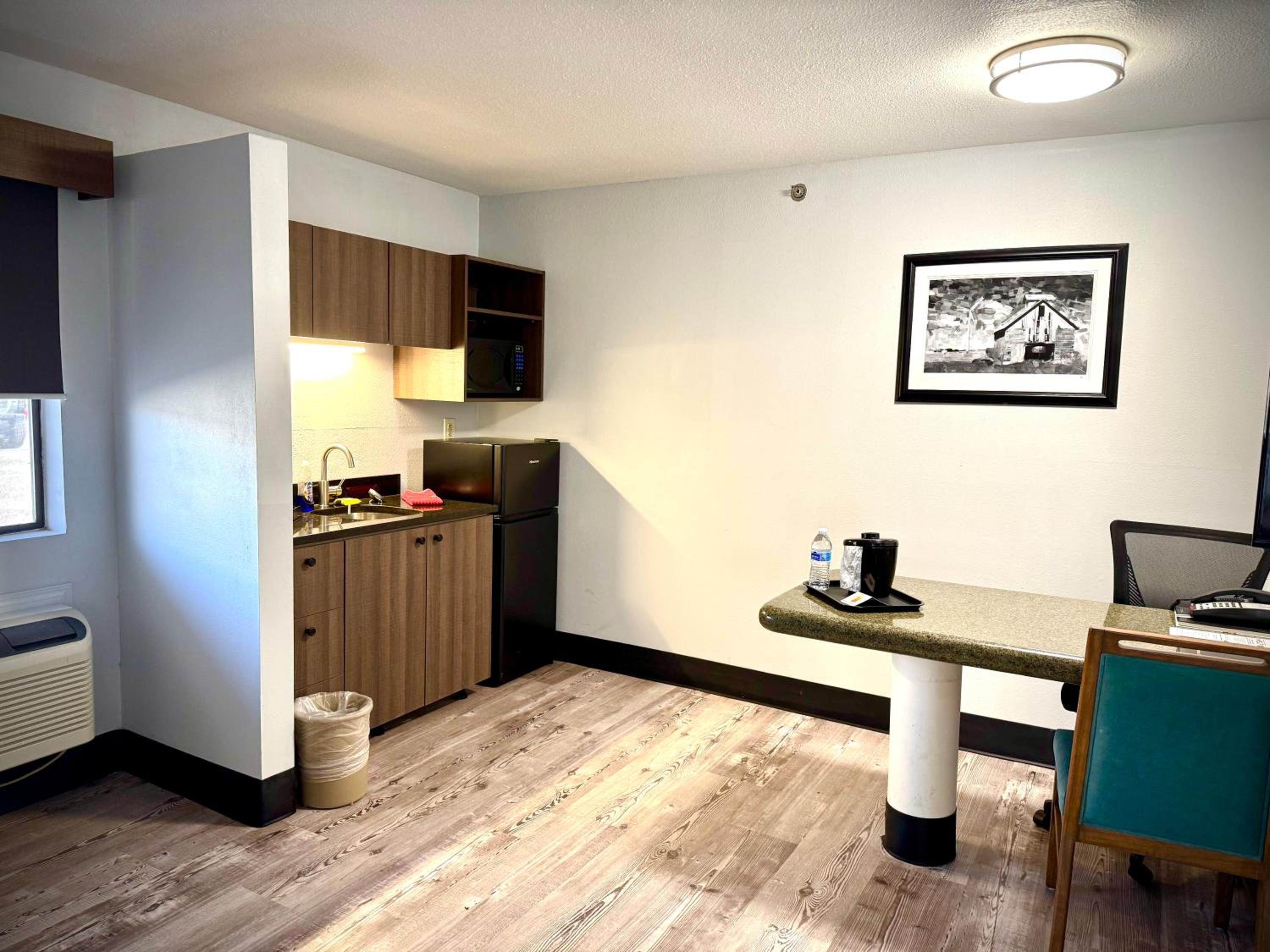 One-Bedroom King Suite - Non-Smoking - Photo 1