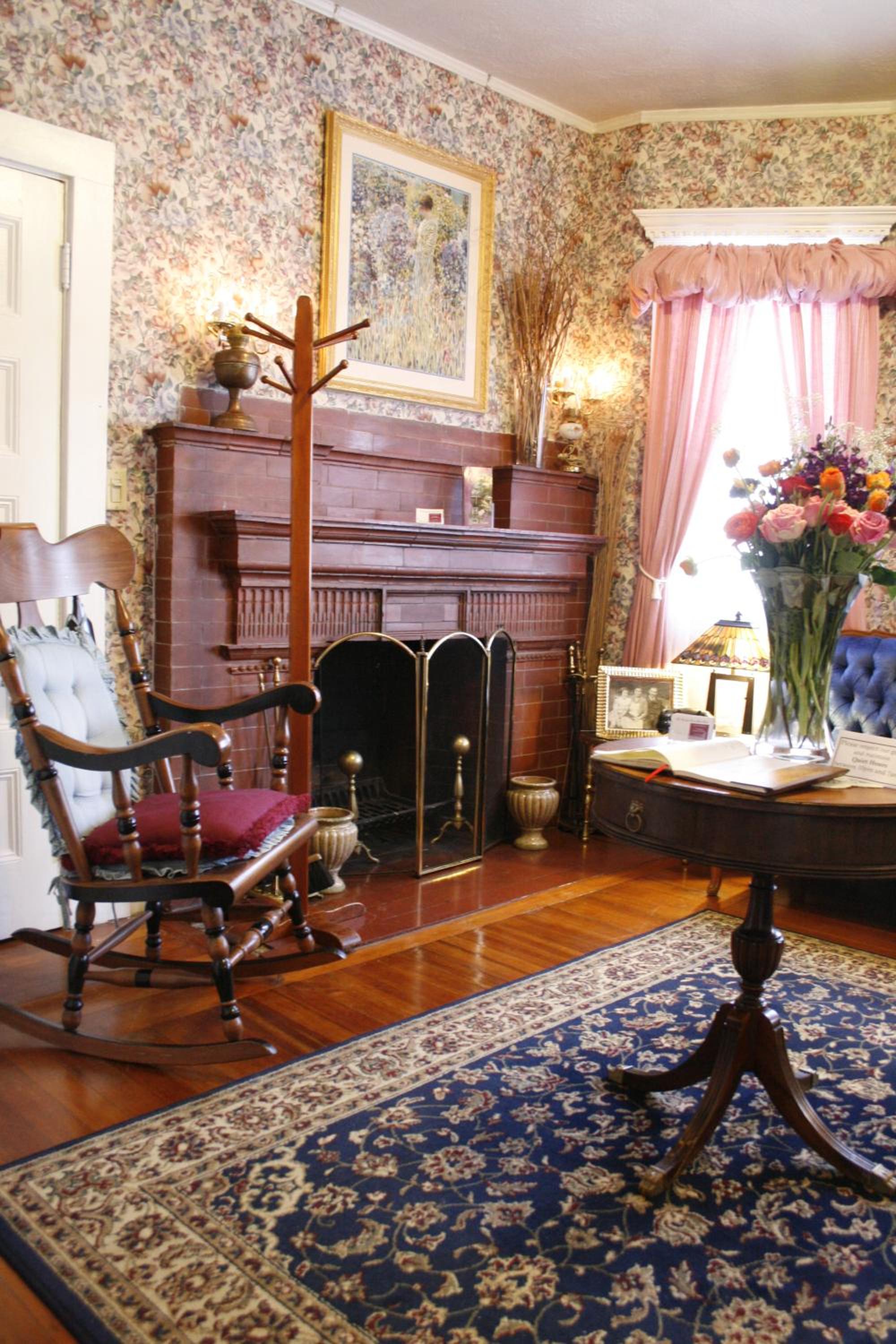 Queen Room with Private Bathroom #17 photo 2