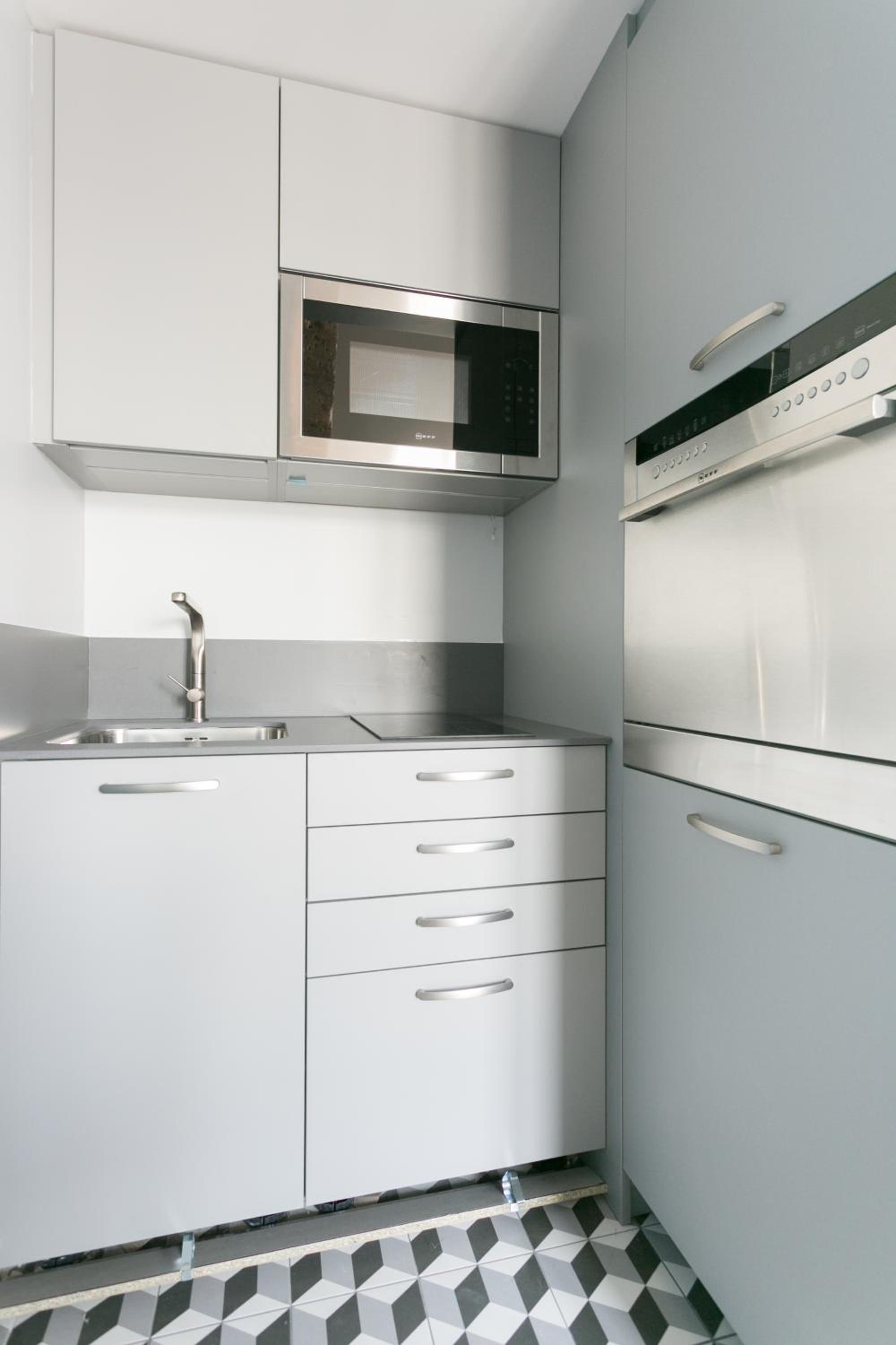 One-Bedroom Apartment photo 1
