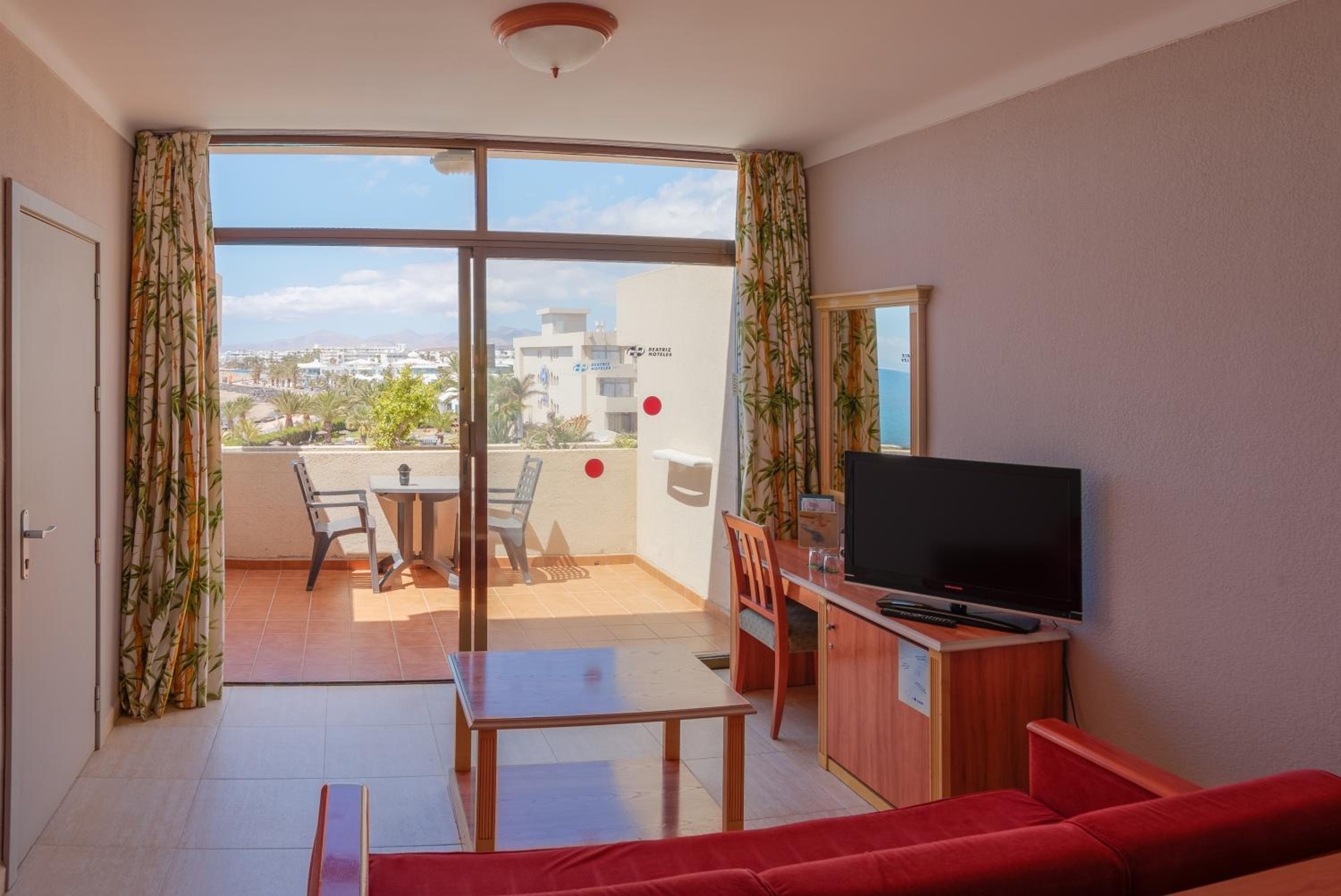 Double or Twin Room with Sea View thumbnail 5