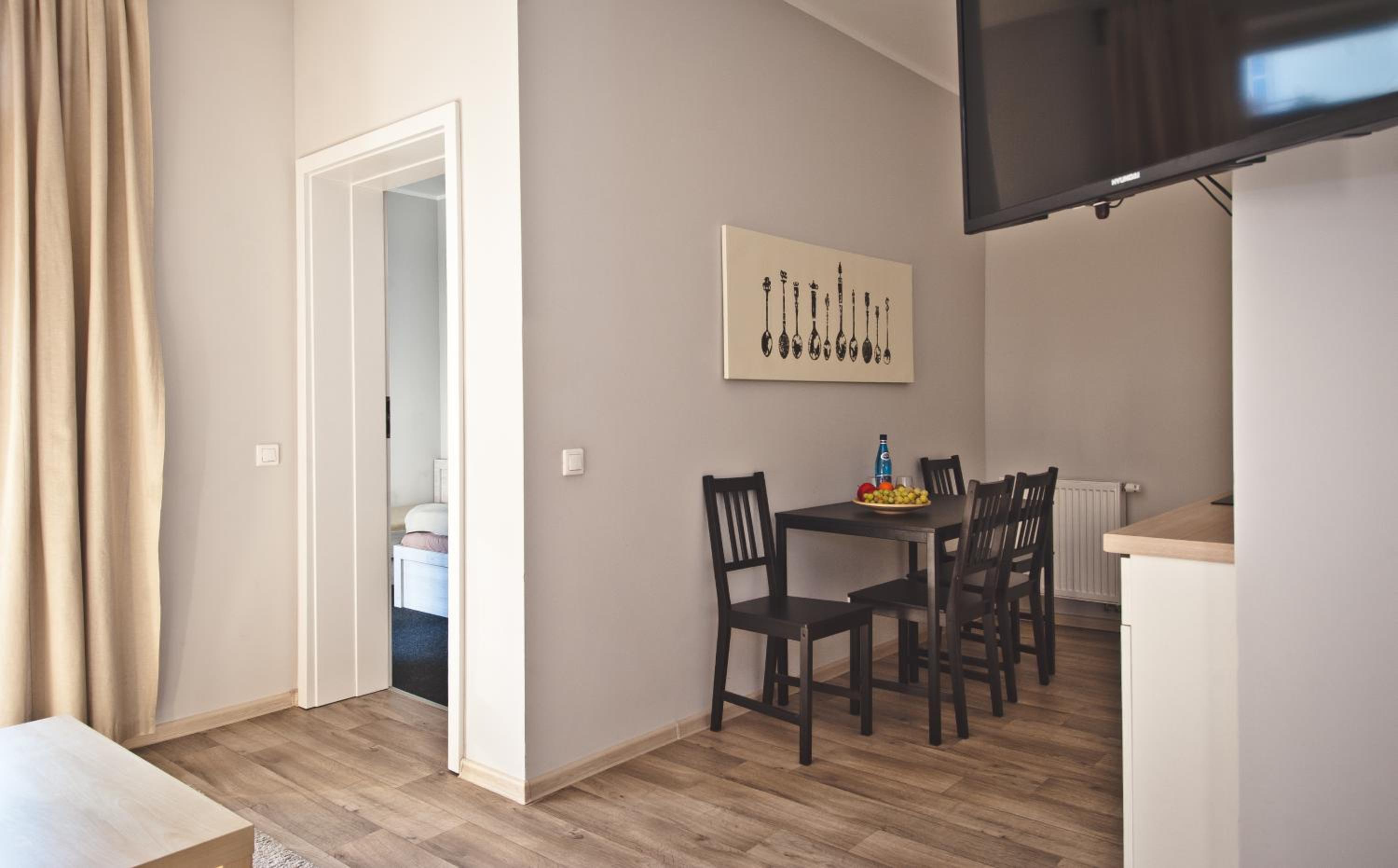 One-Bedroom Apartment with Balcony - Photo 3