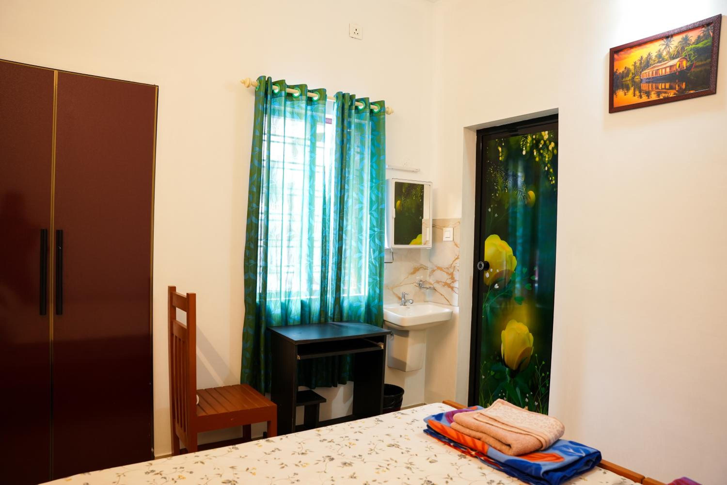Standard Twin Room photo 2