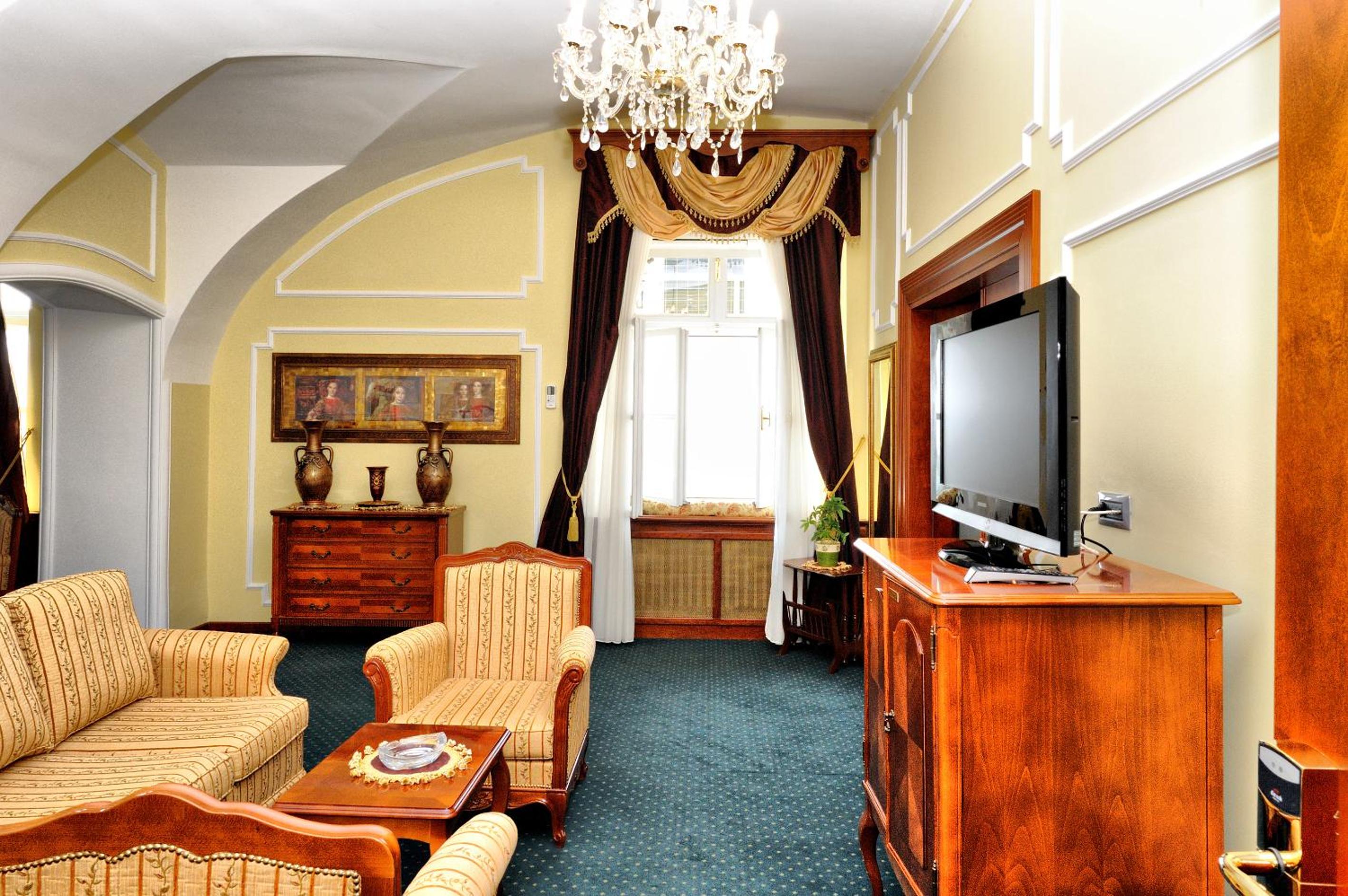 Suite with River View - Photo 1