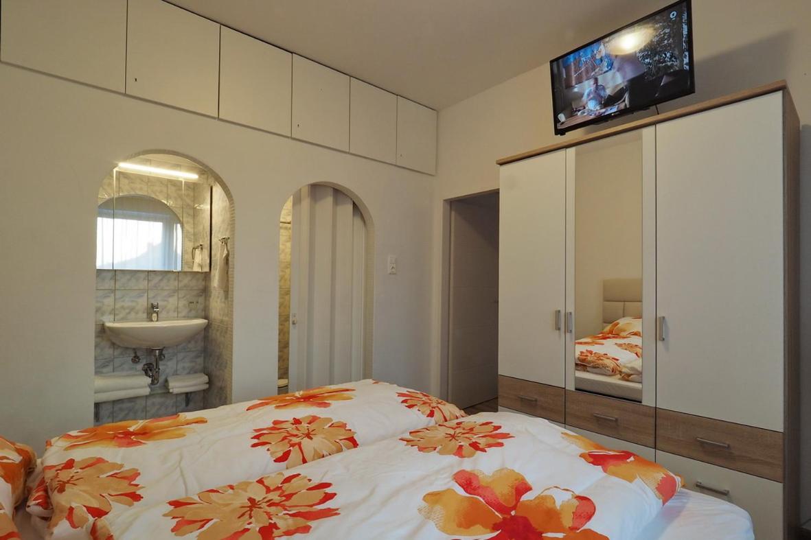 Double Room - Photo 3