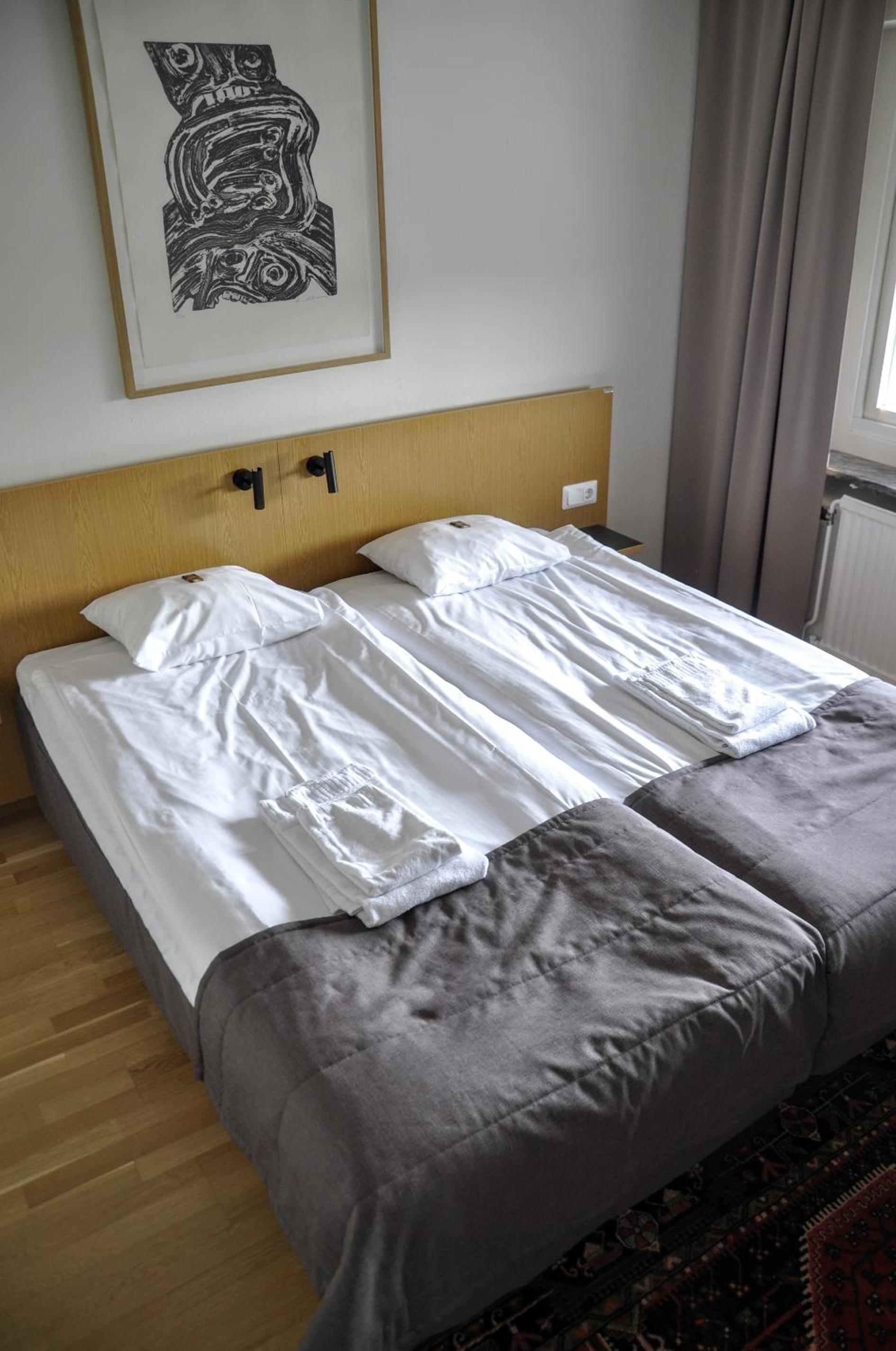 Double or Twin Room with Shared Bathroom photo 1