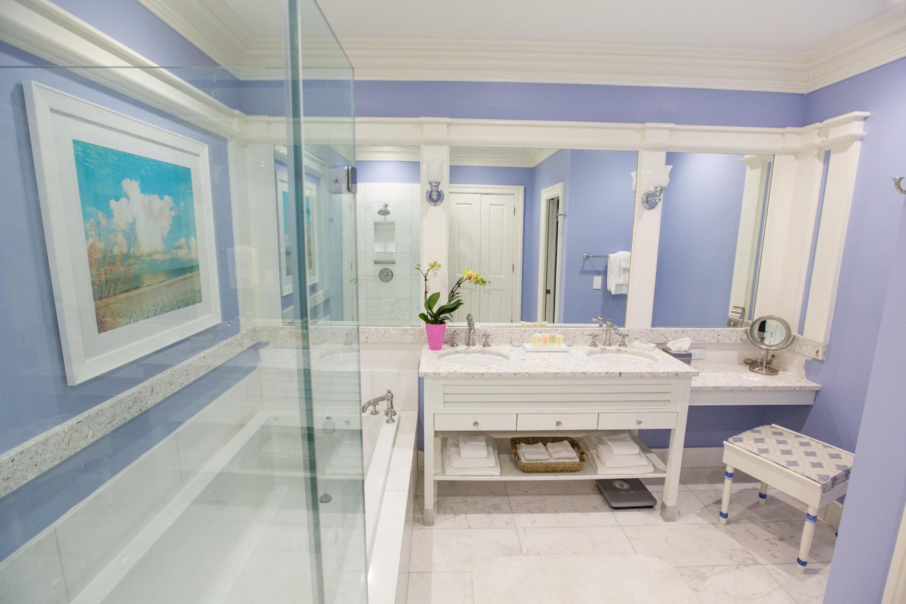 Harbor Deluxe with Two Queen Beds photo 3