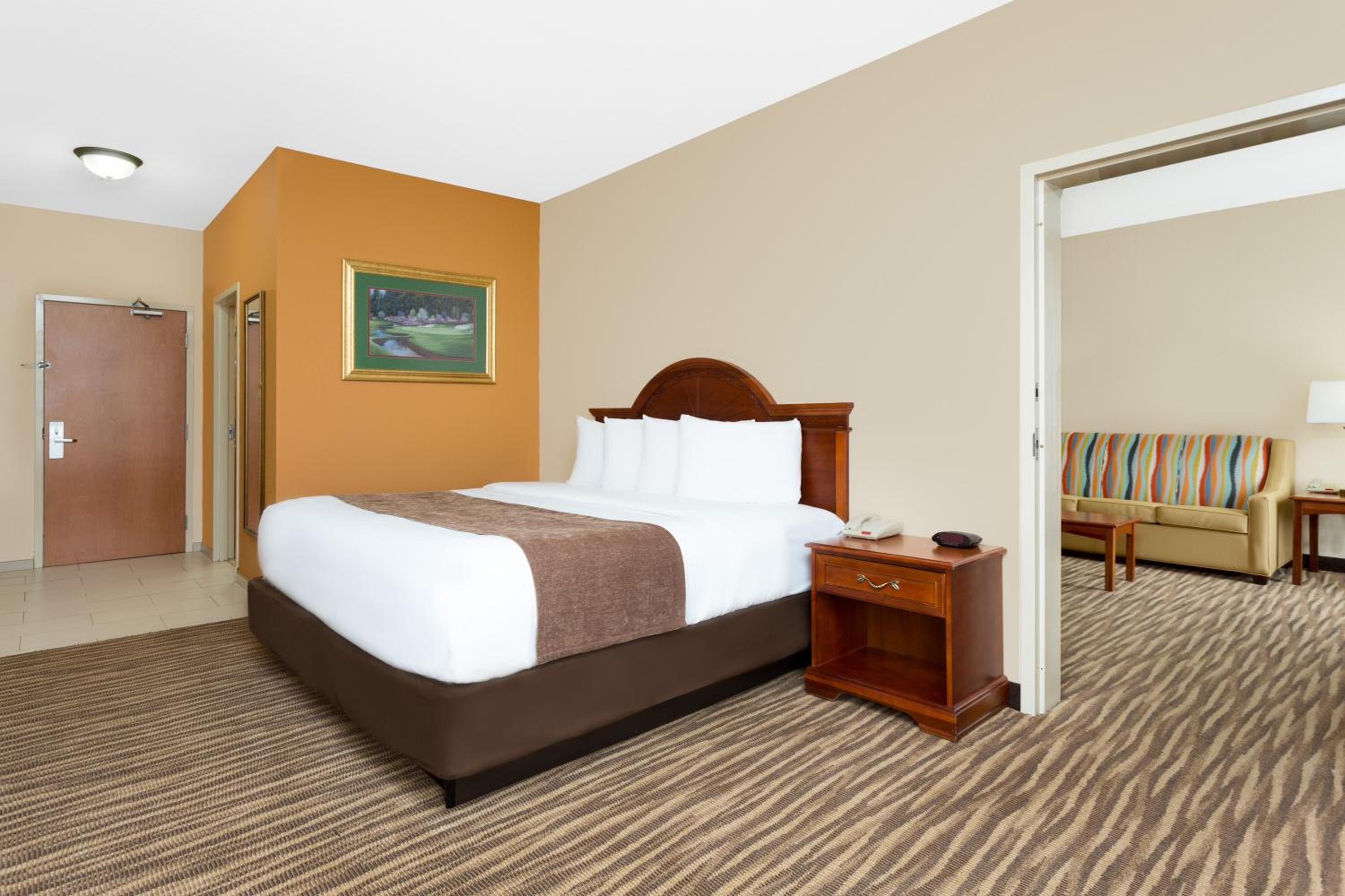 One-Bedroom King Suite - Non-Smoking photo 2