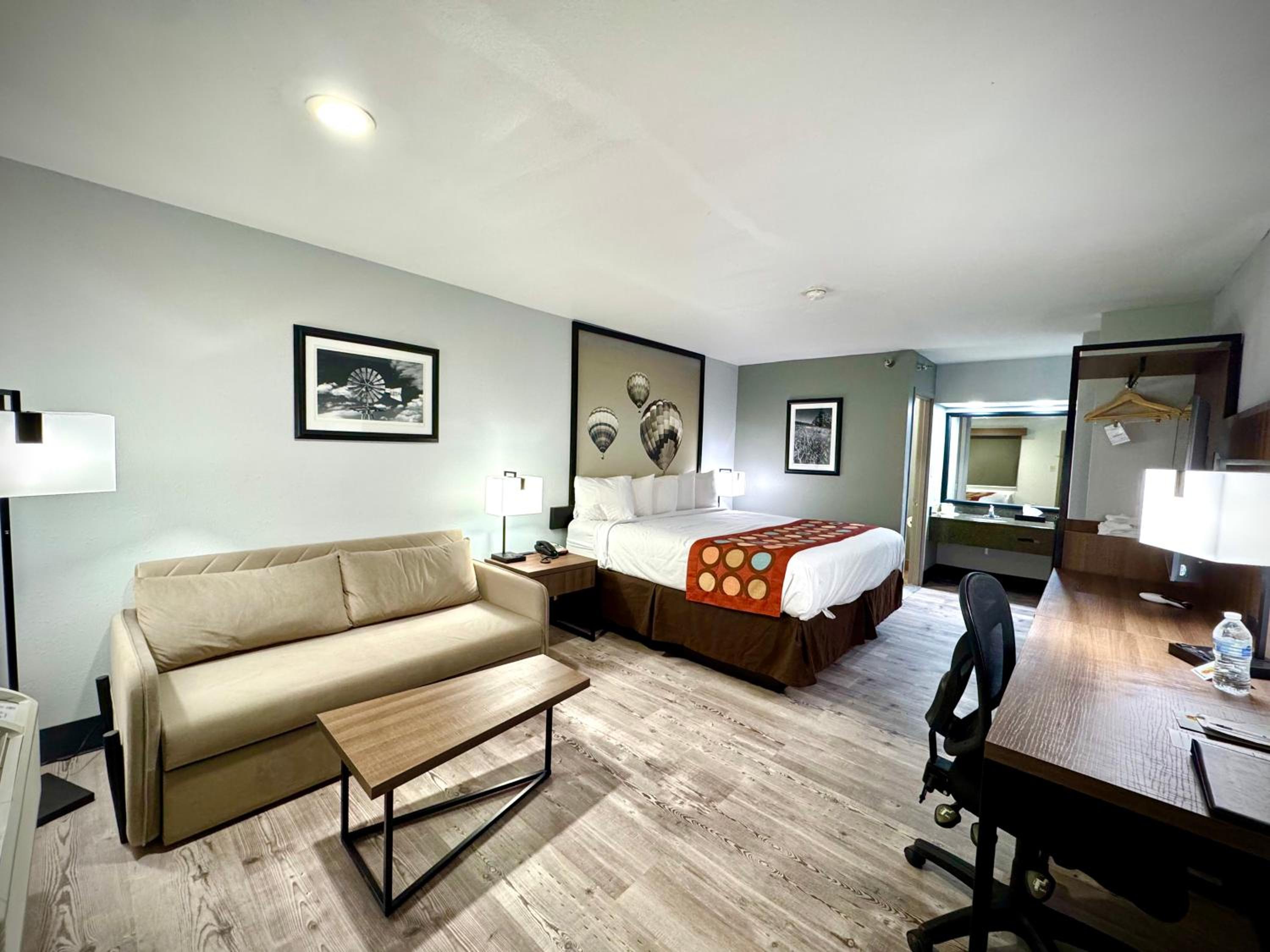 King Room - Non-Smoking - Photo 6