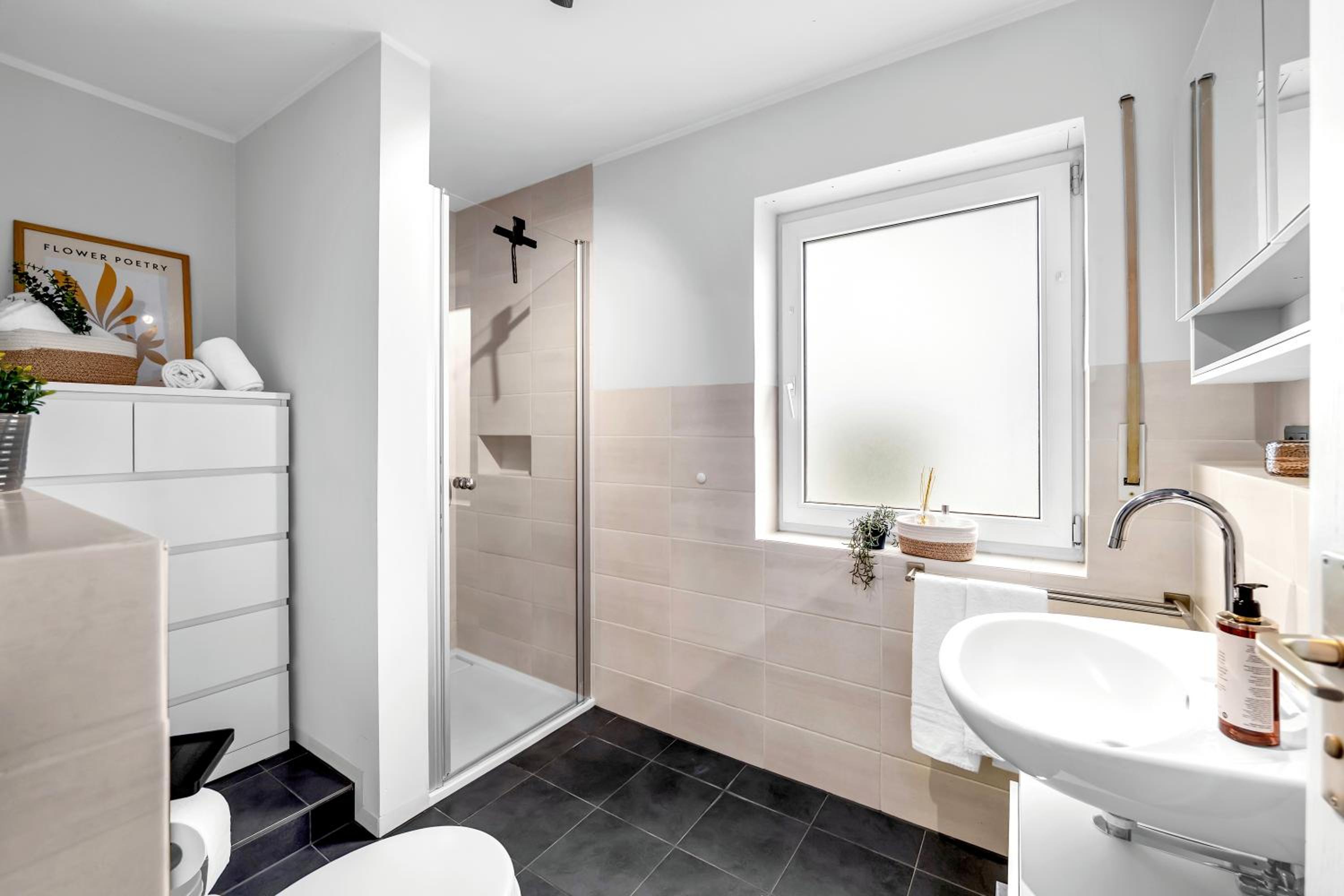 One-Bedroom Apartment with Terrace photo 3