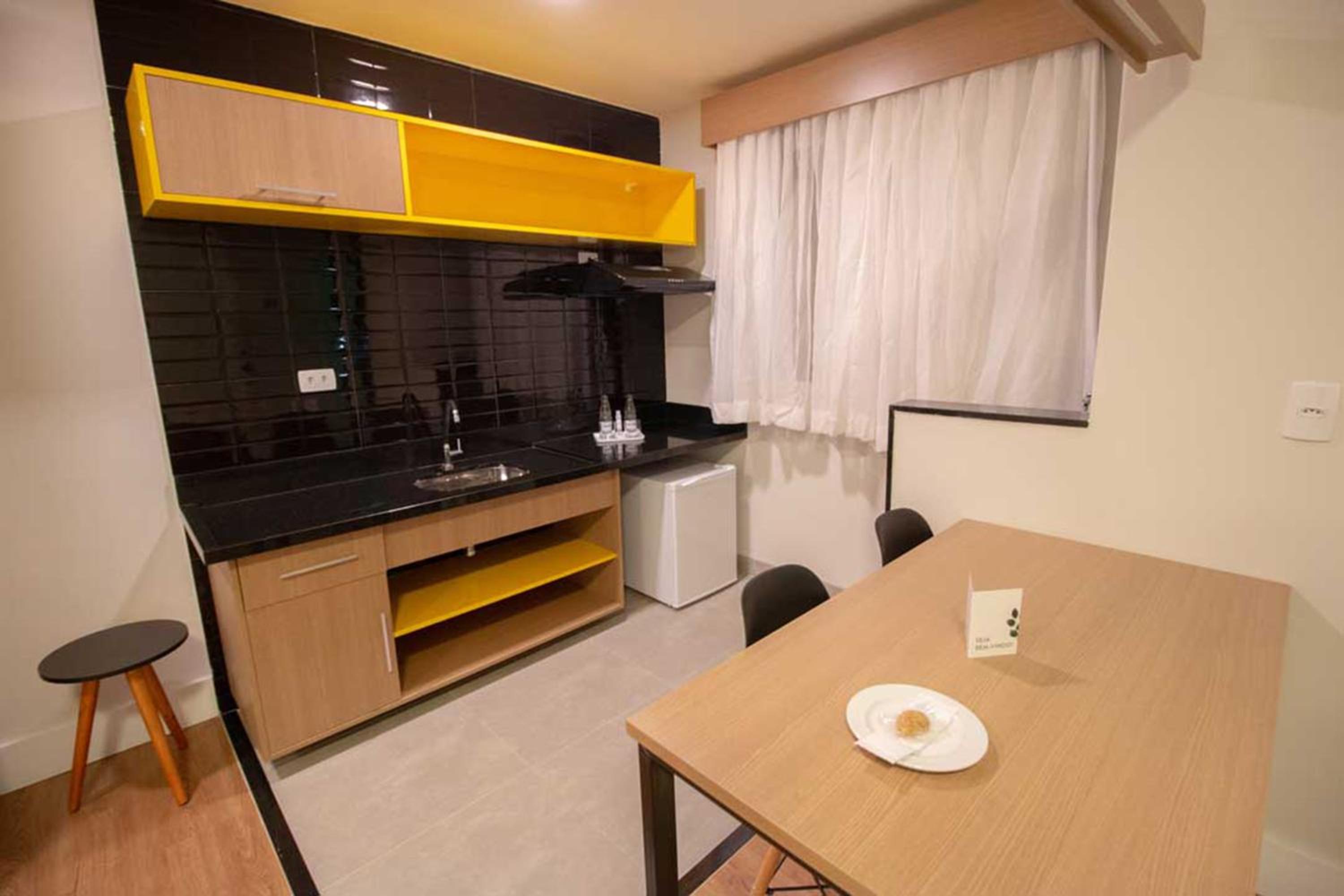 Apartment with One Queen Bed and One Single Be D - Photo 8