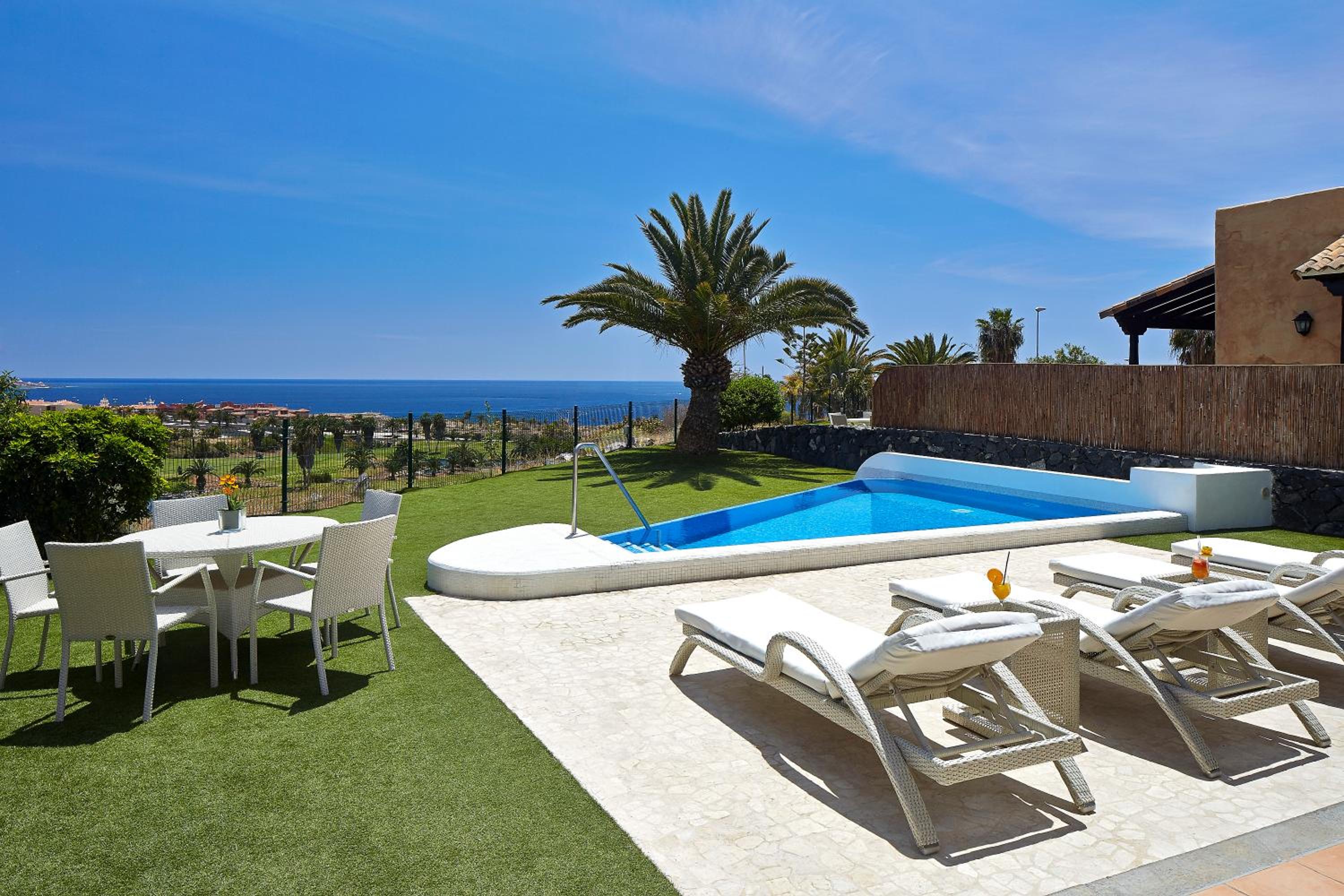 Three-Bedroom Villa (4 Adults + 2 Children) photo 2