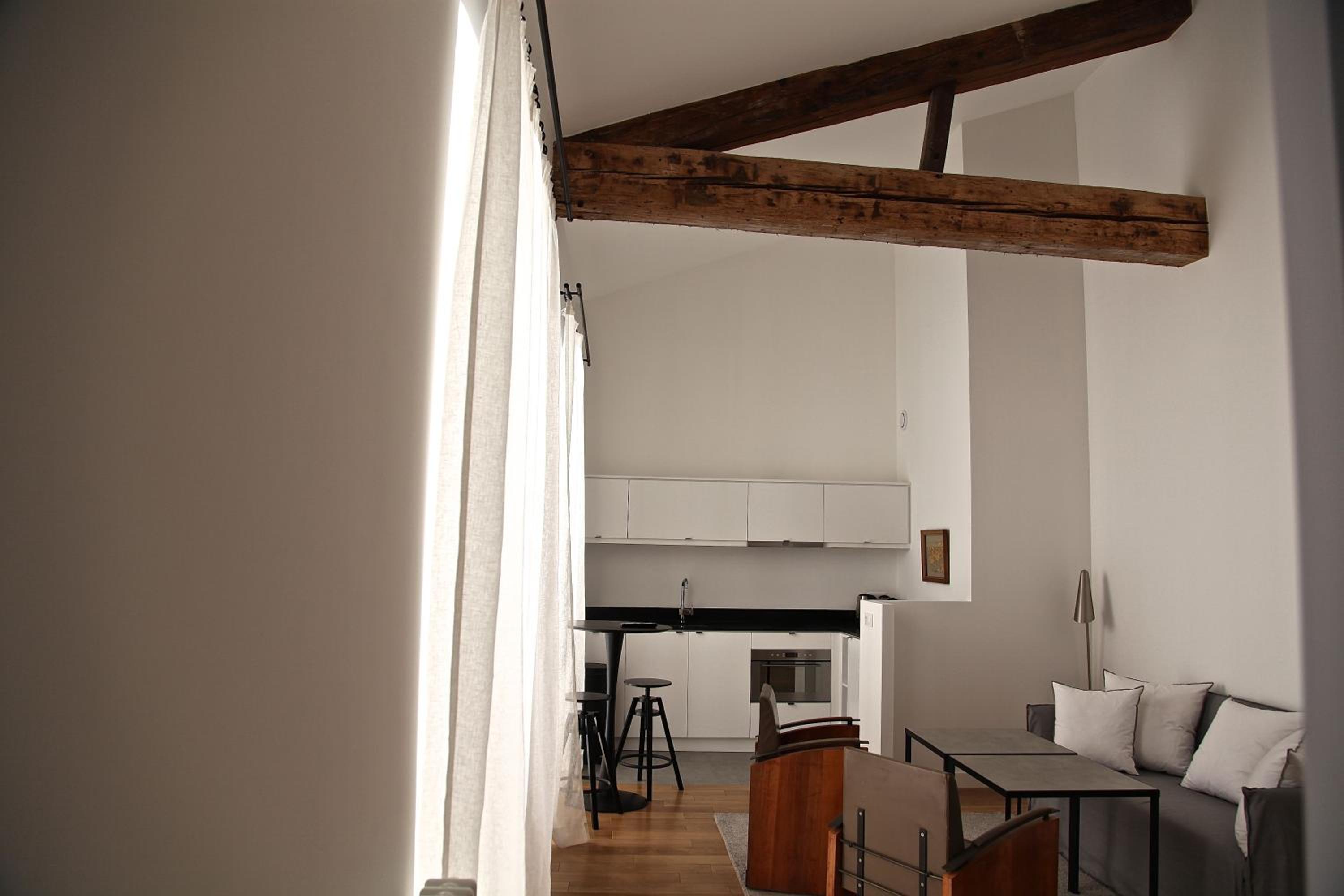 Deluxe One-Bedroom Apartment - 52m2 photo 3