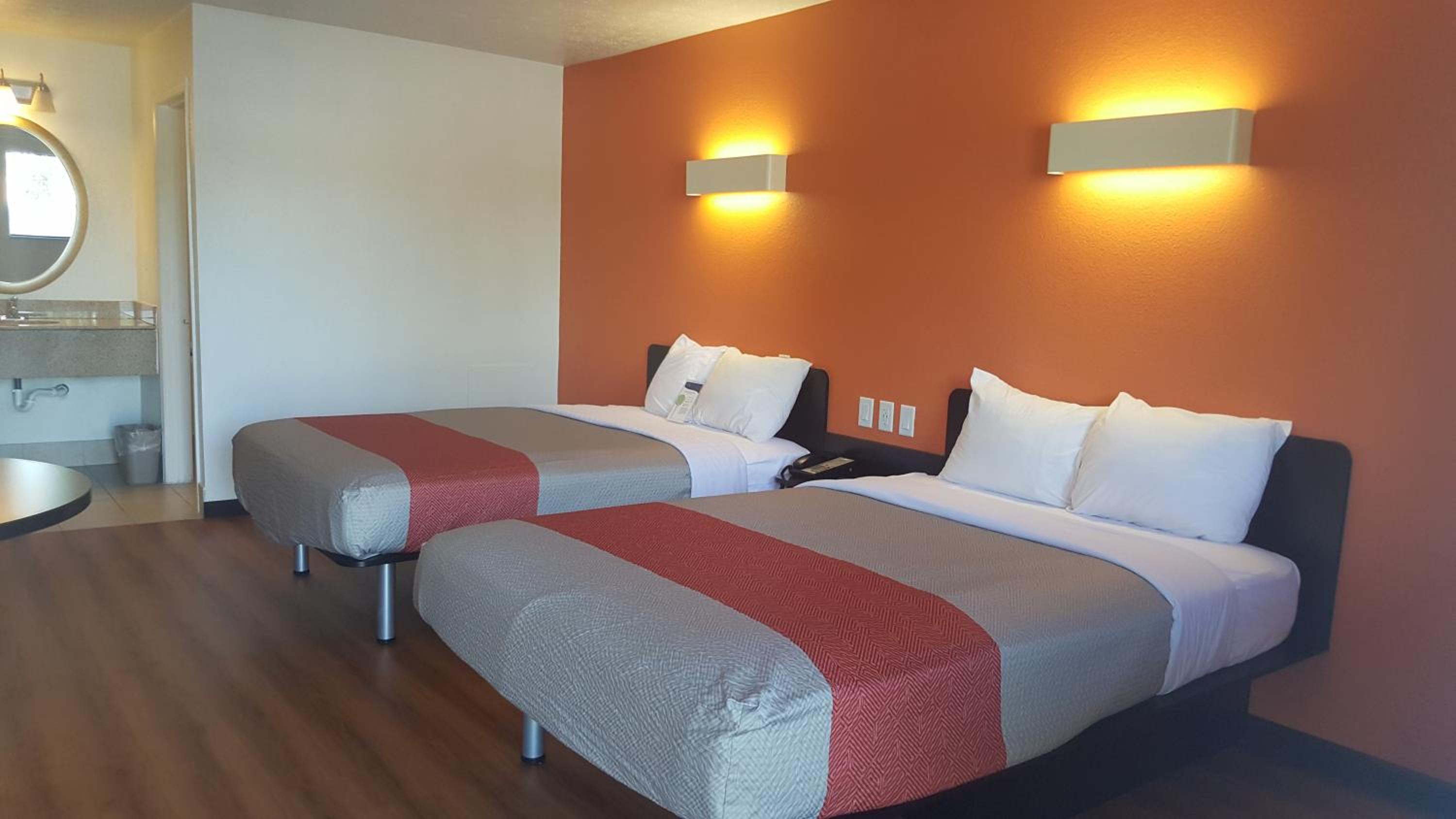 Quadruple Room - Non-Smoking - Photo 10