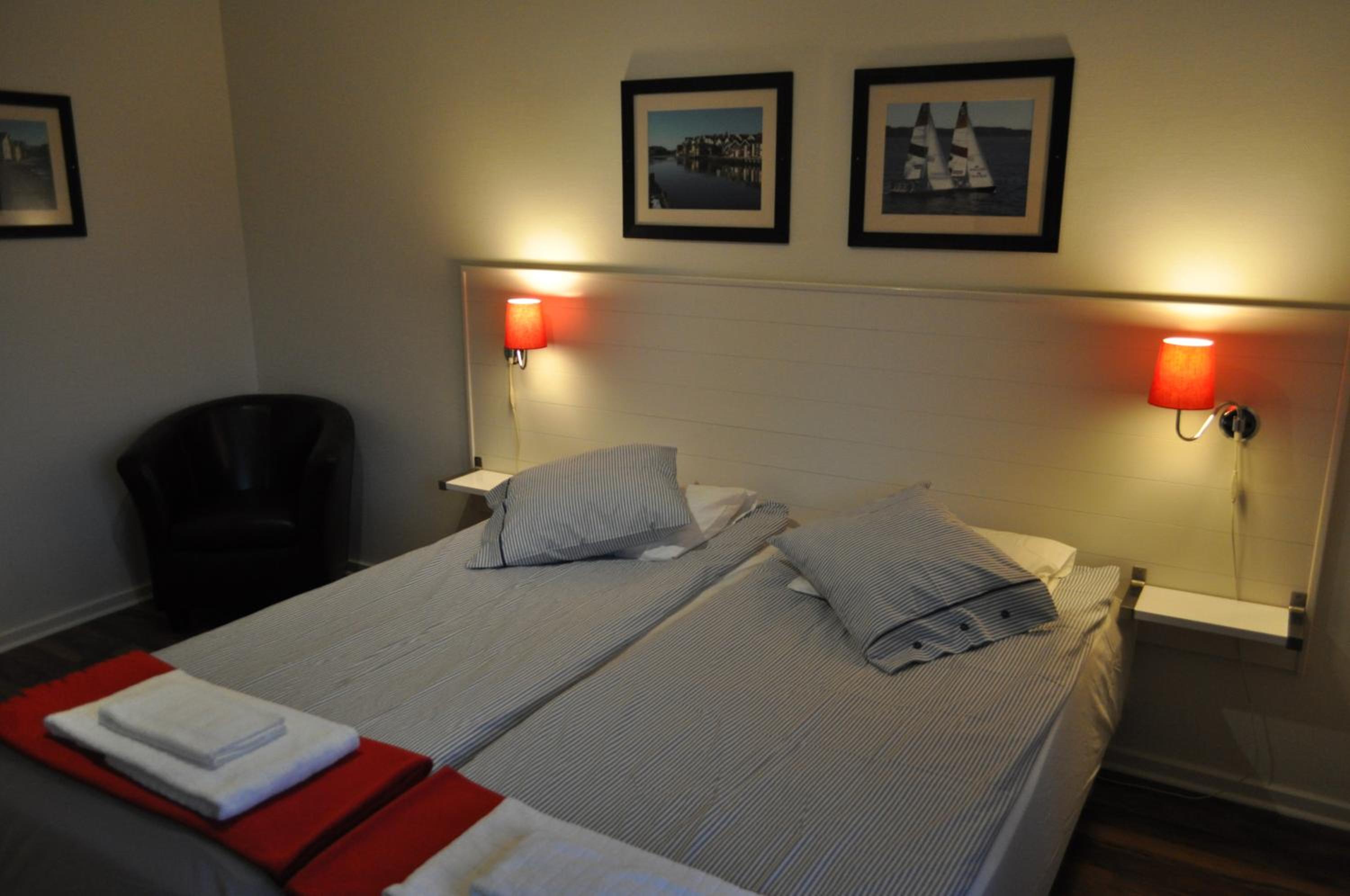 Double or Twin Room - Photo 4