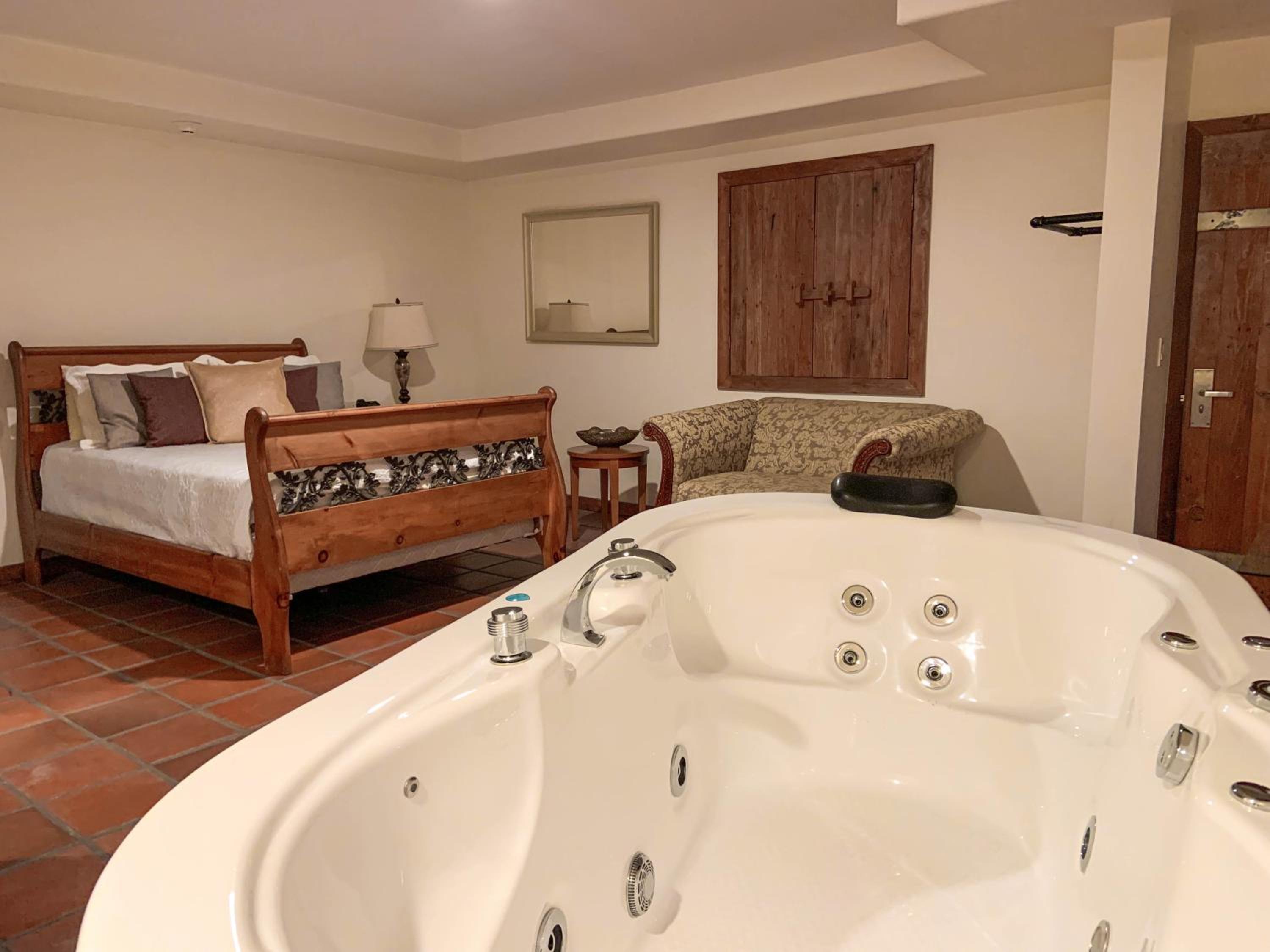 Suite with Spa Bath photo 1