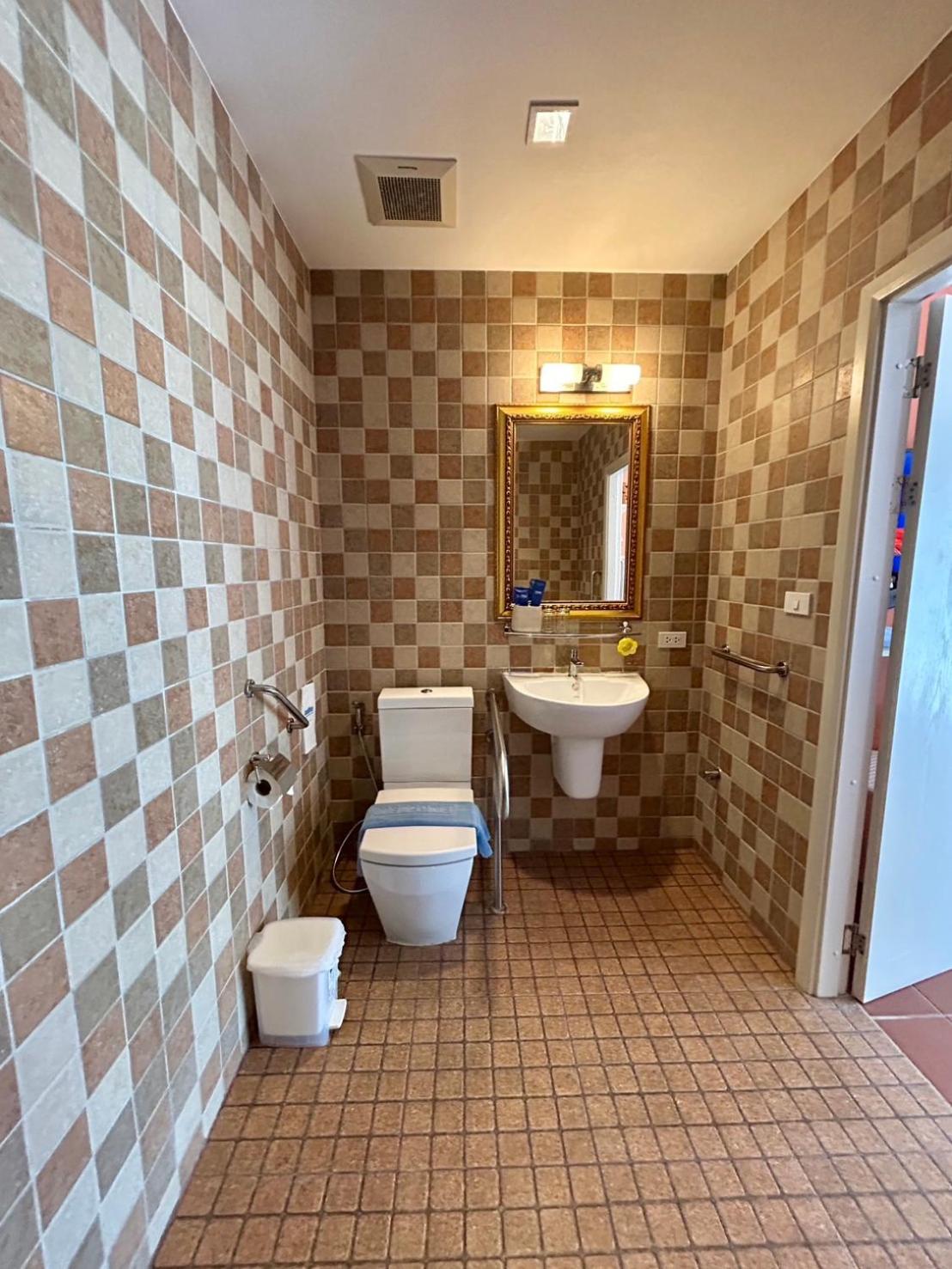 King Room - Disability Access photo 3