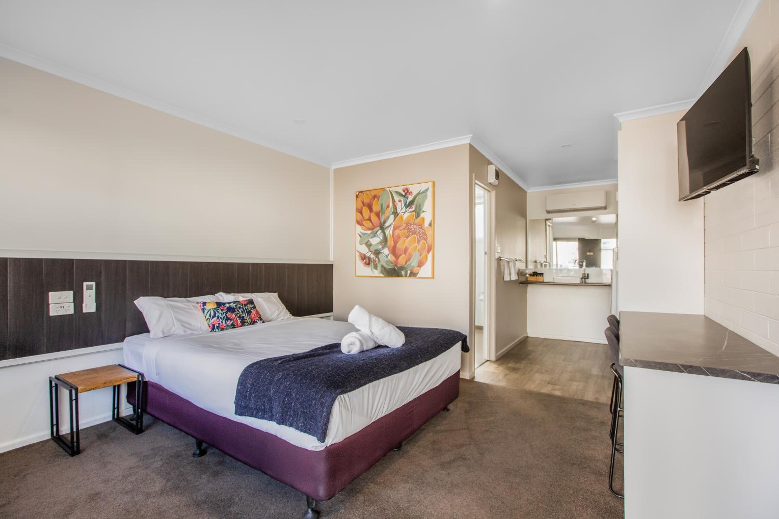 Queen Suite photo 1