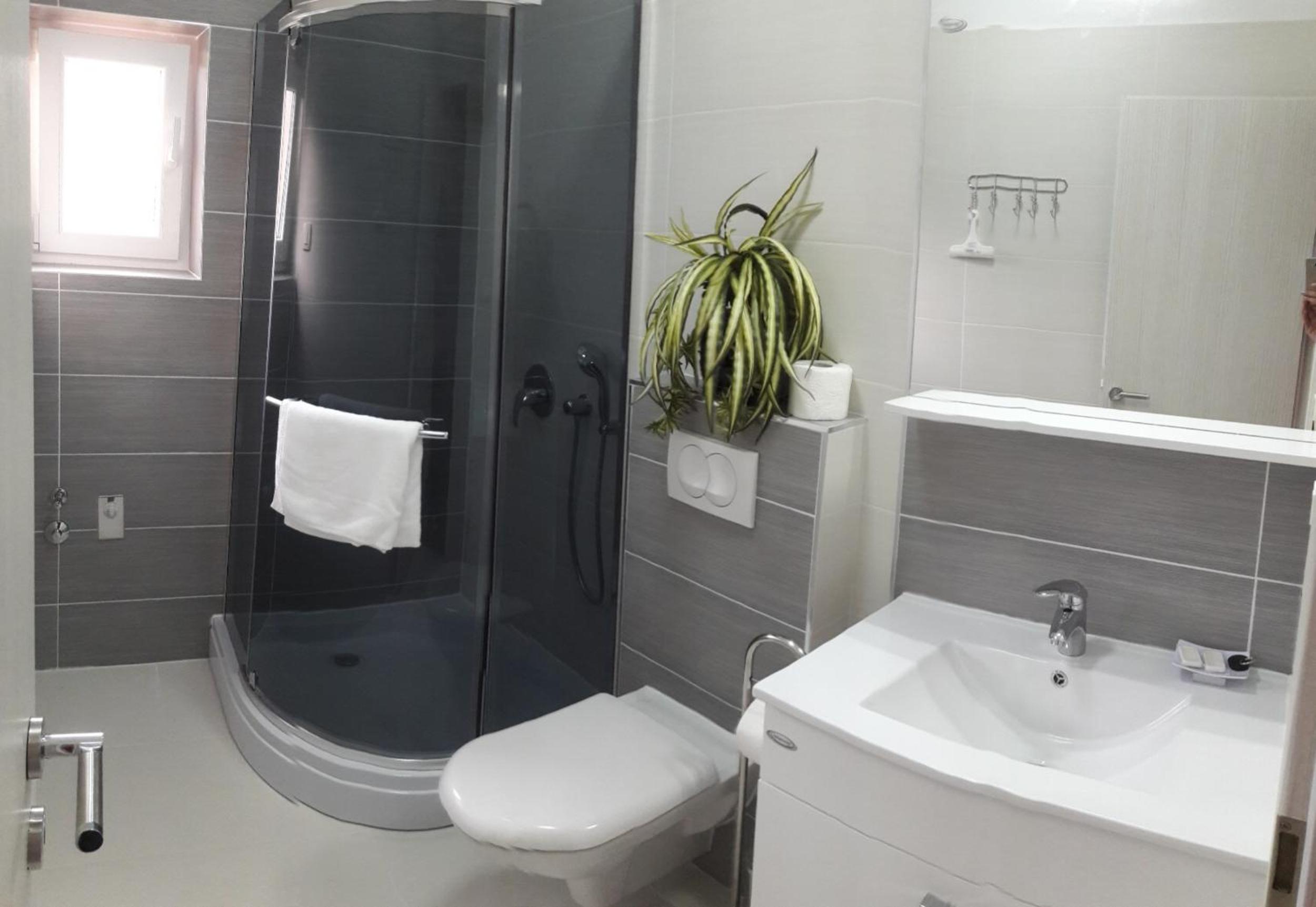 One-Bedroom Apartment - Photo 5