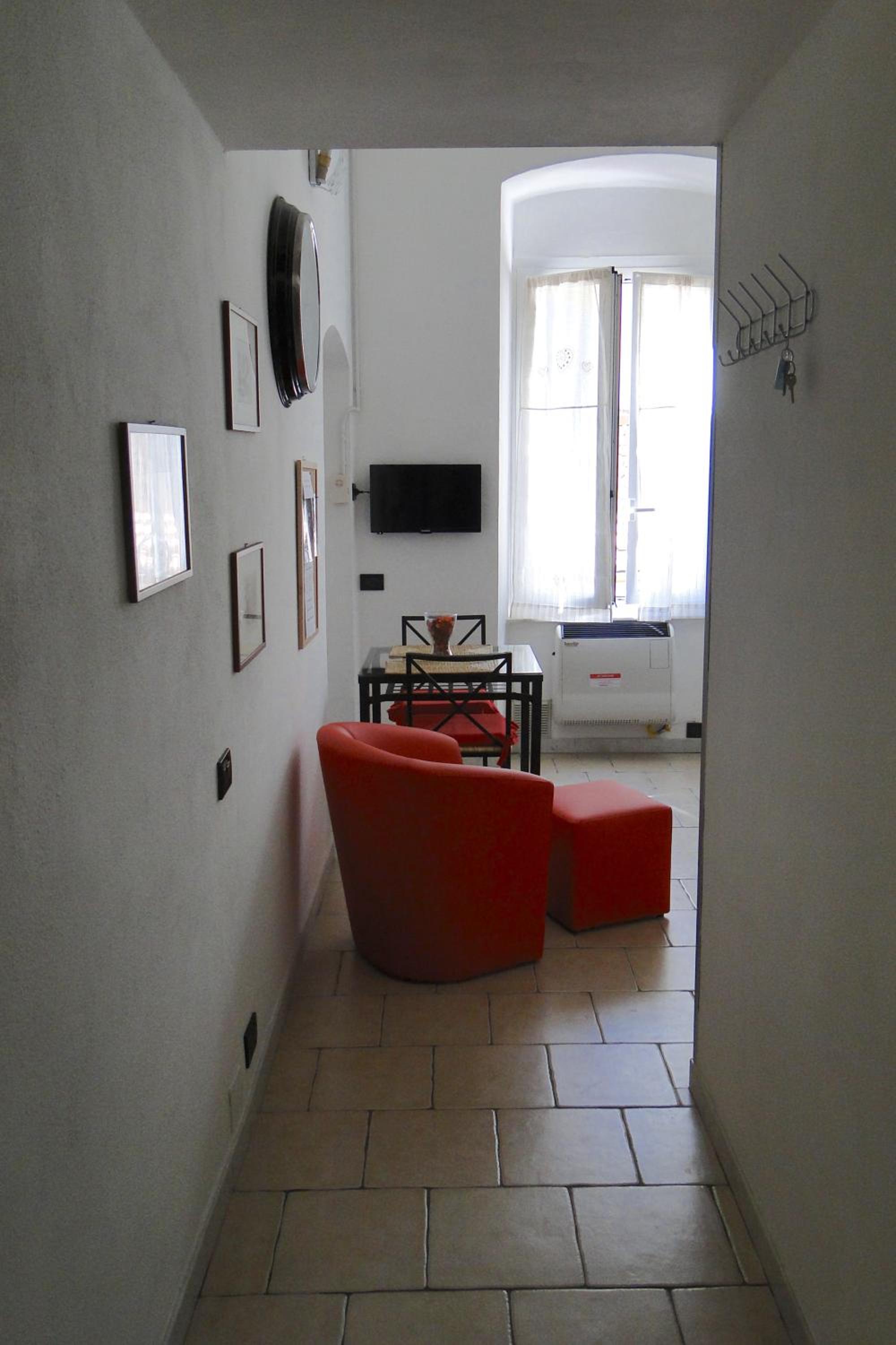 One-Bedroom Apartment - Photo 3