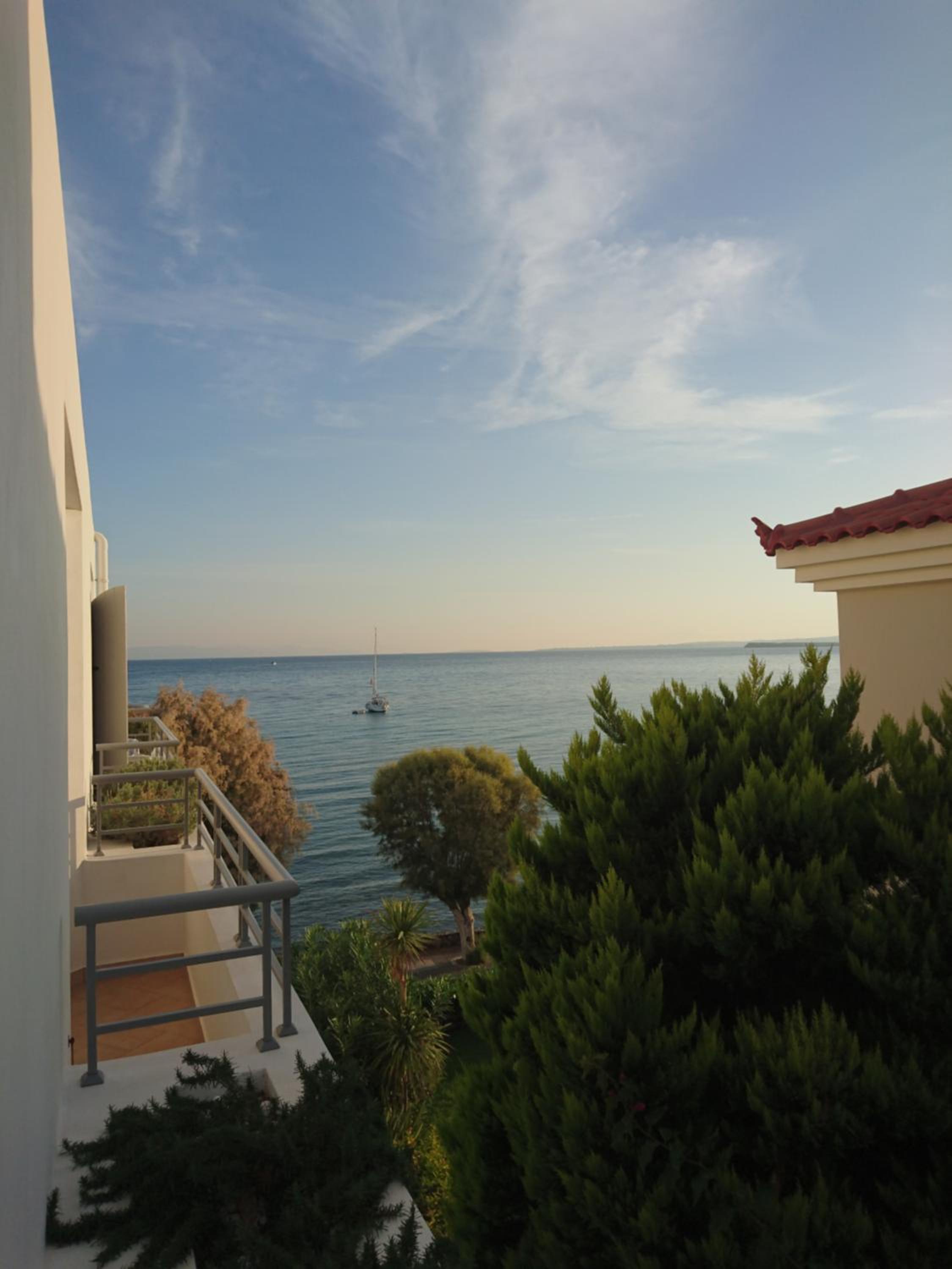 Double or Twin Room with Partial Sea View - Photo 4