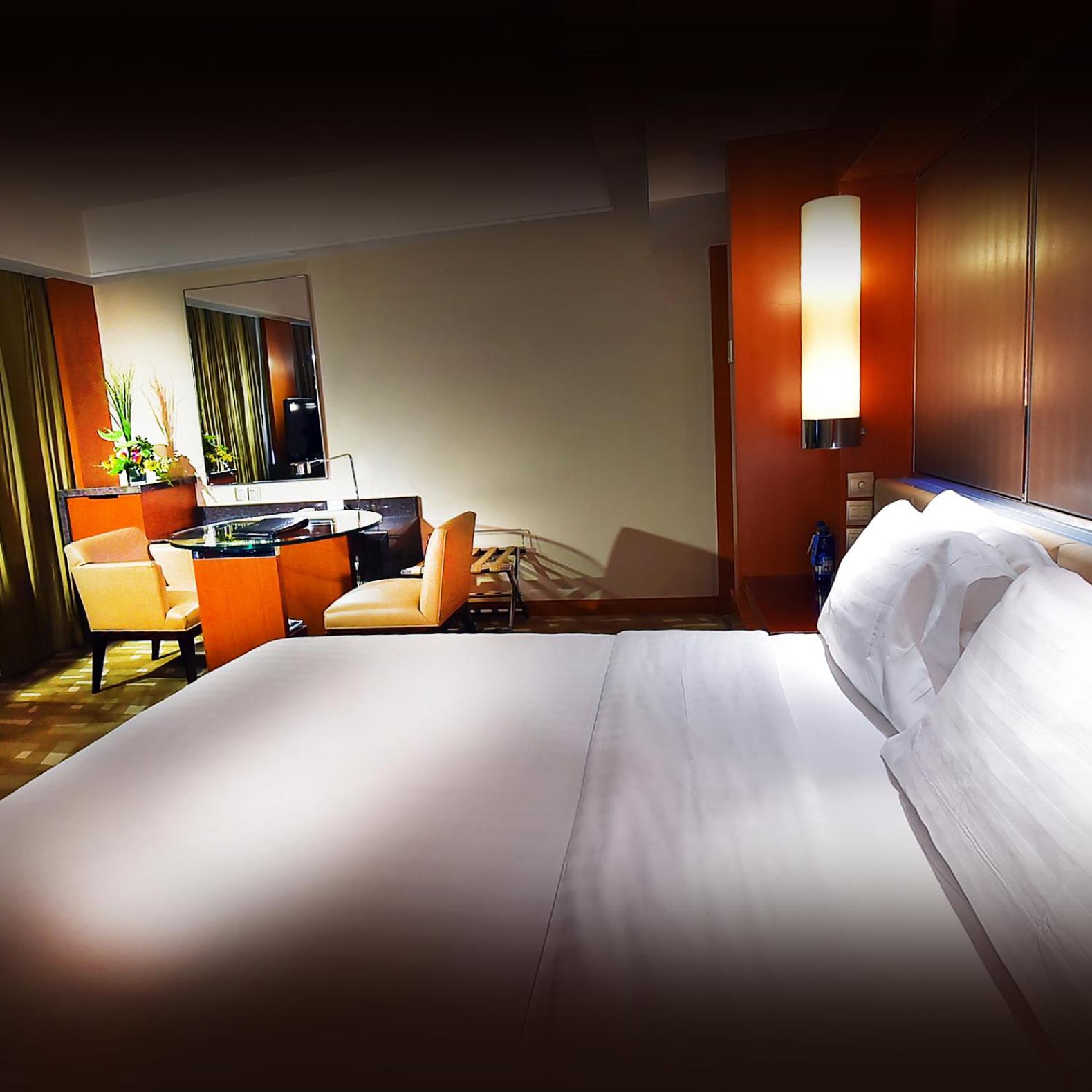 Business Flex King Bed Room