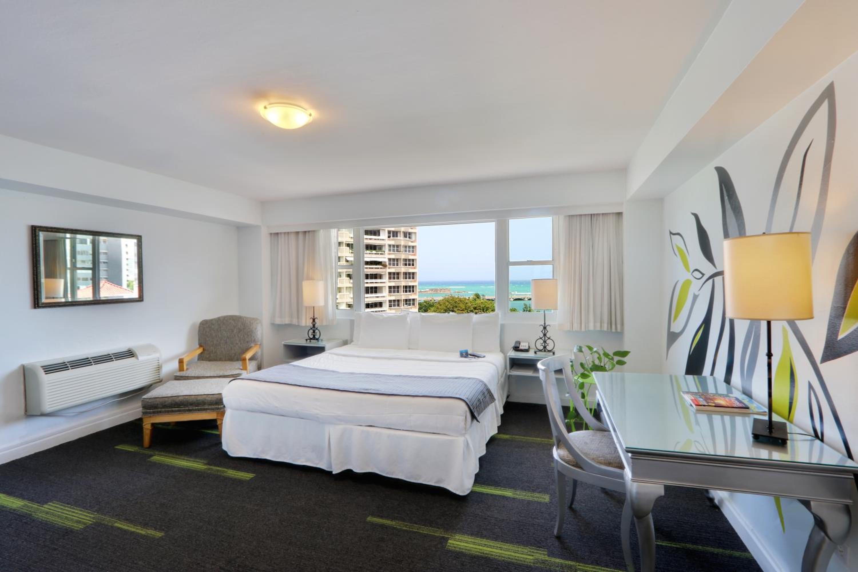 Deluxe Ocean View High Floor photo 3