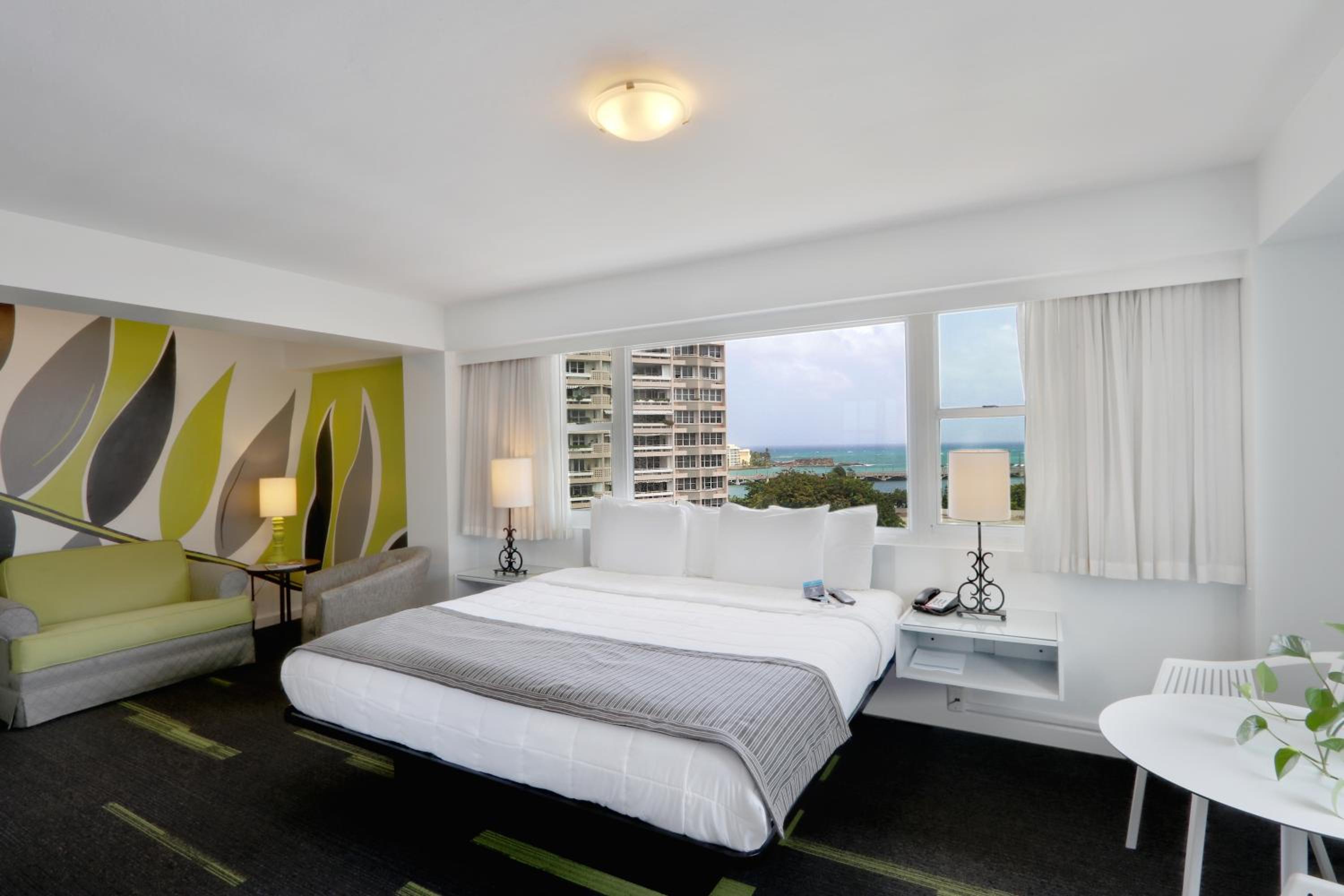 Deluxe Ocean View High Floor