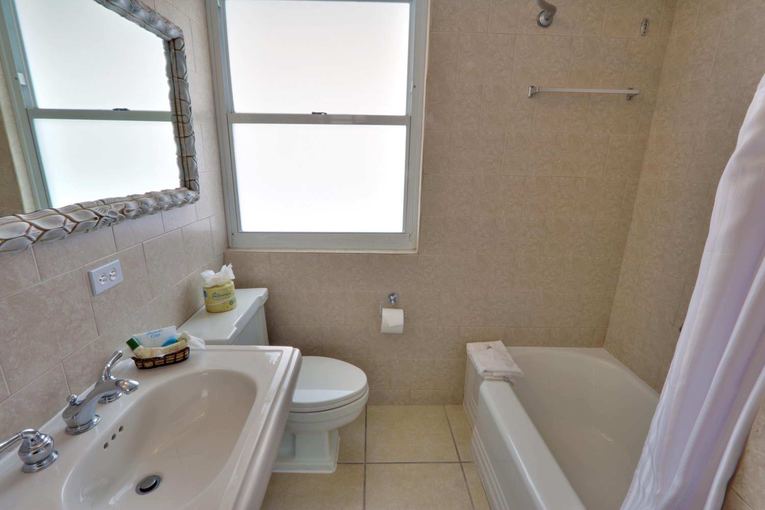 Standard Double Room - Photo 4