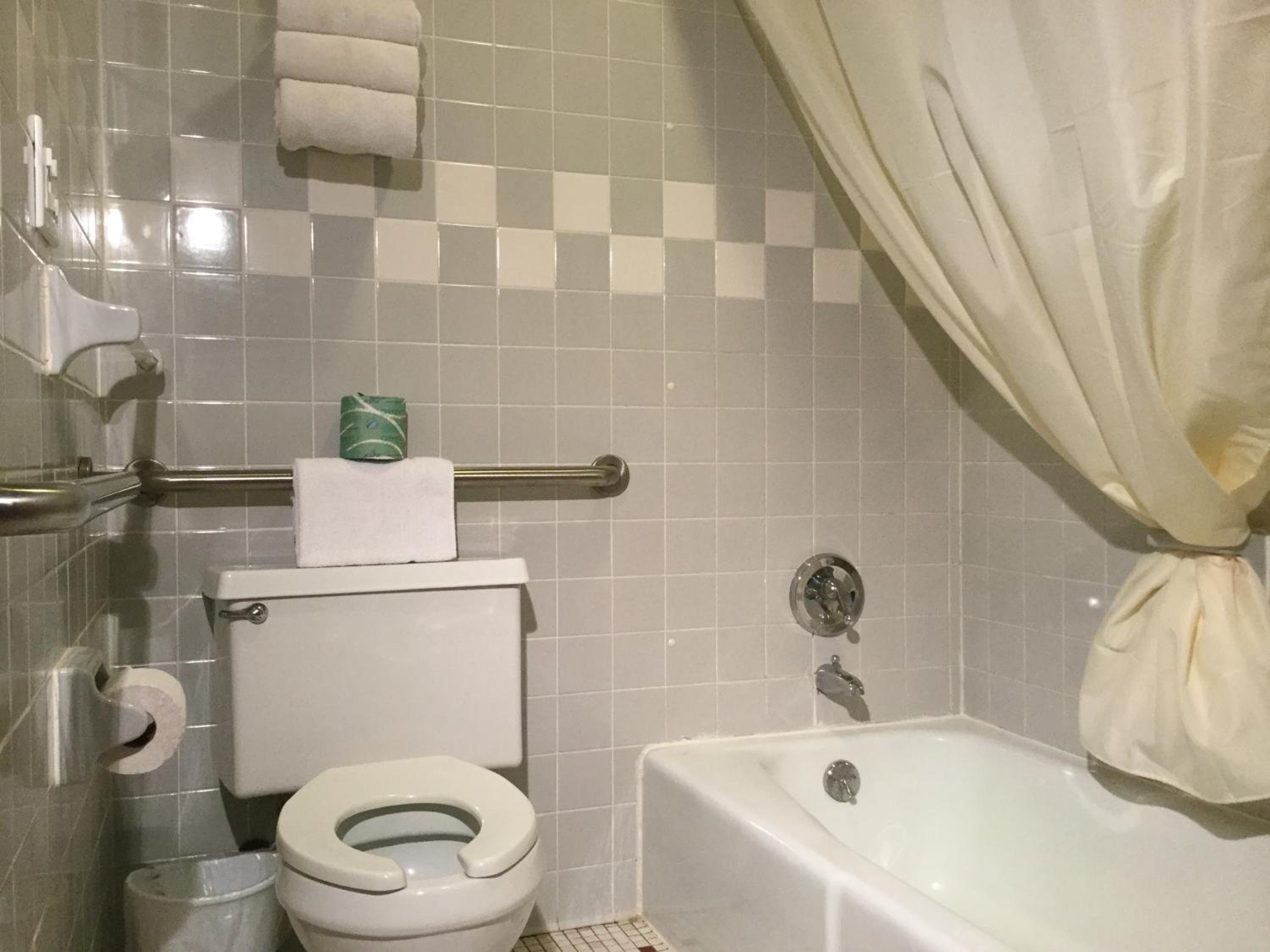Queen Room photo 3