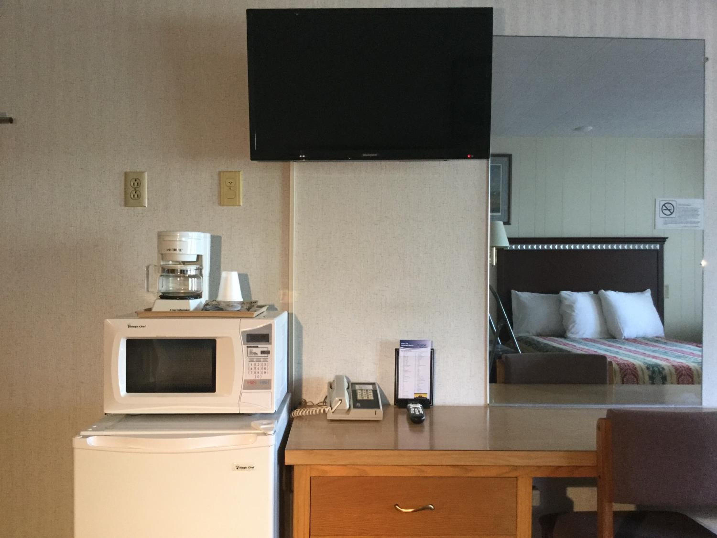 Queen Room photo 2