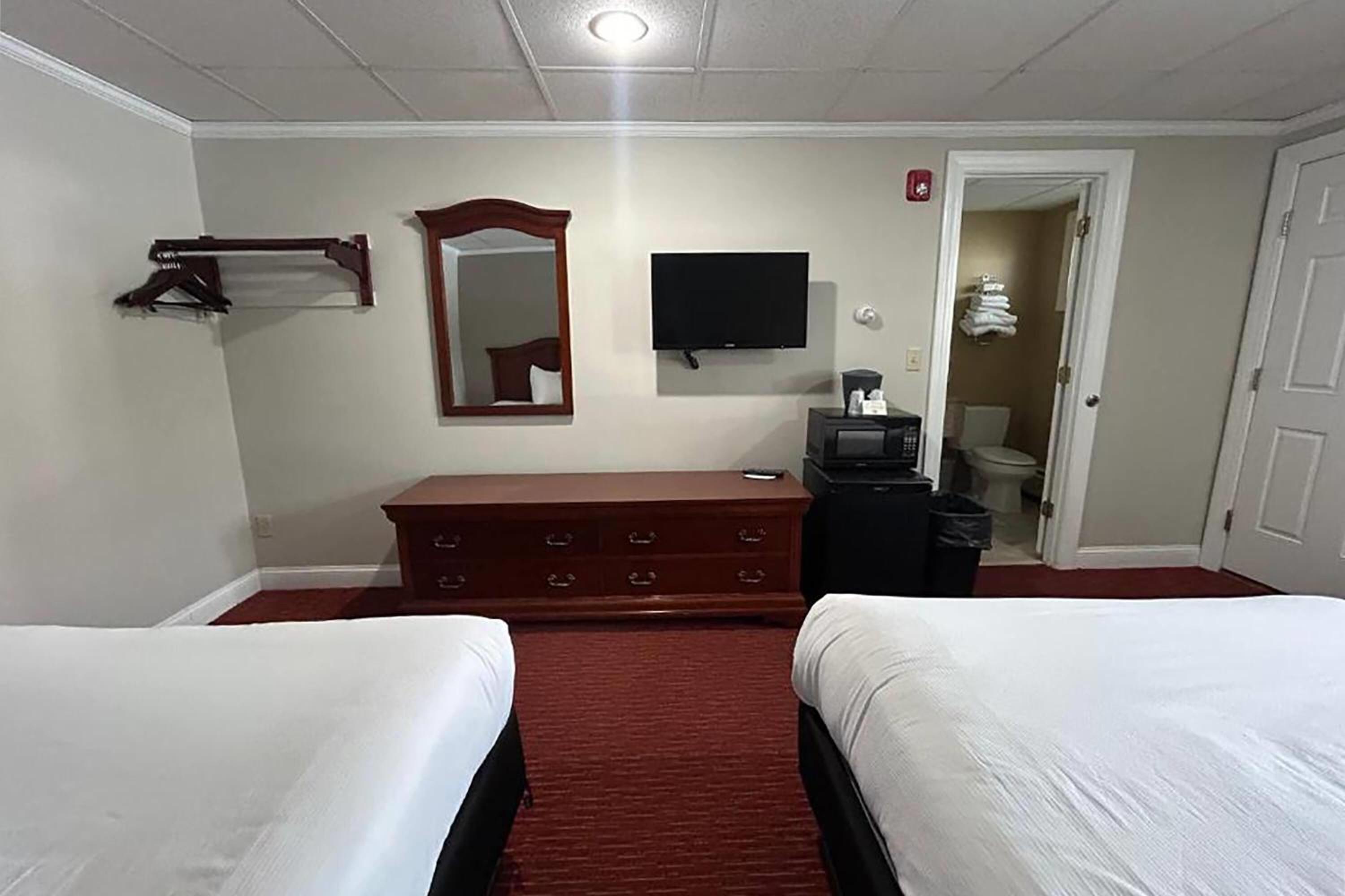Double Room with Two Double Beds - Non-Smoking - Photo 2