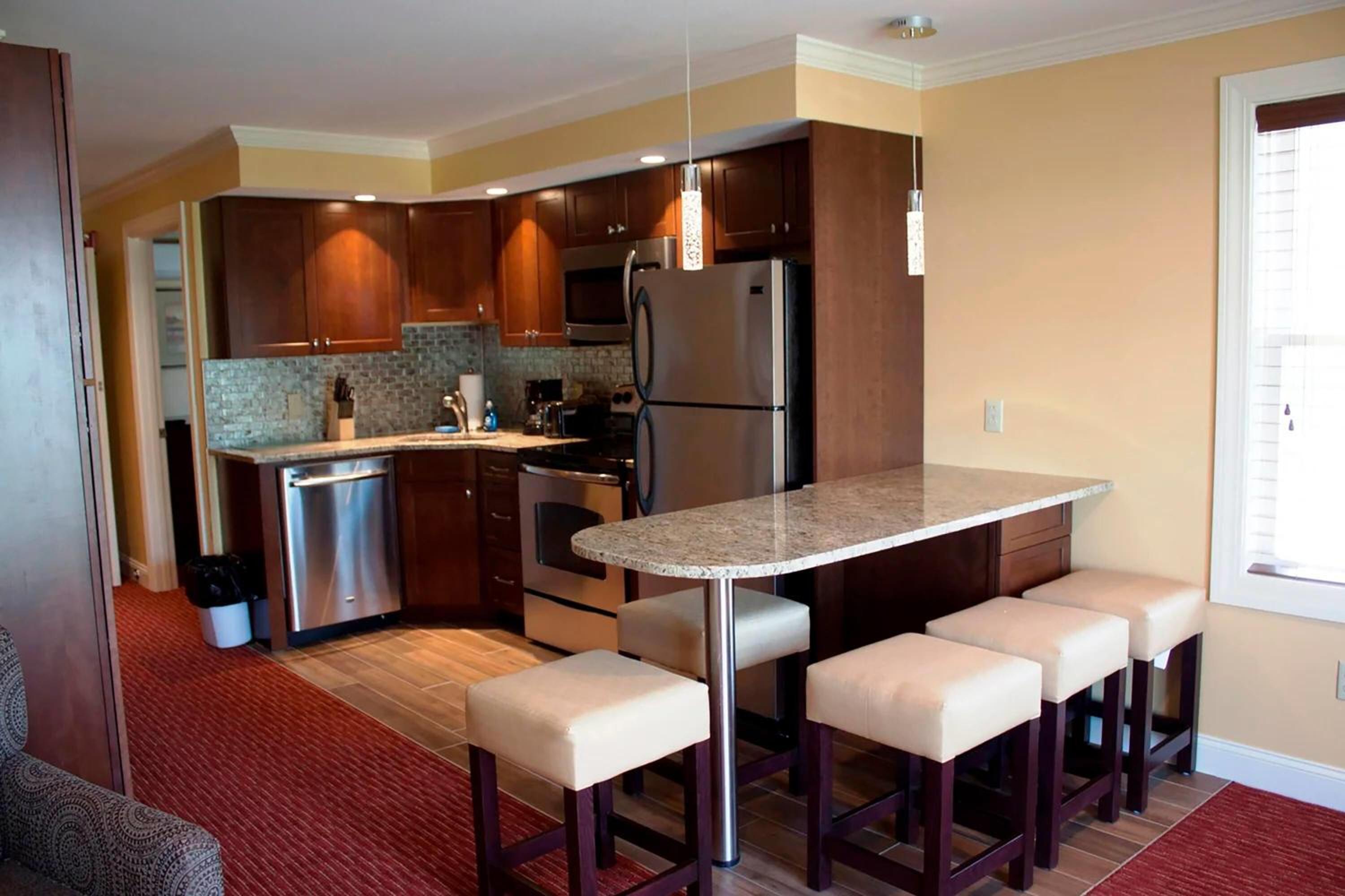 Golden King Studio Suite - Non-Smoking photo 2