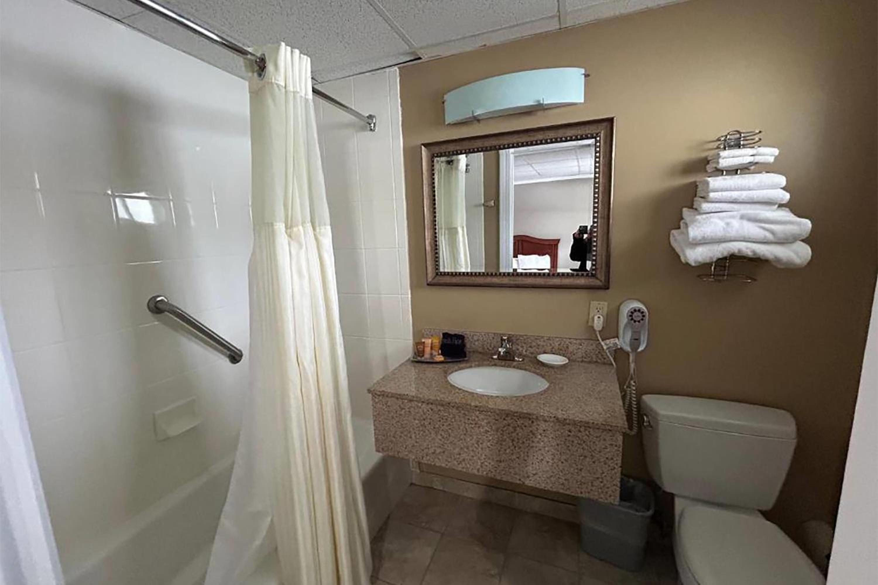 Double Room with Two Double Beds - Non-Smoking - Photo 4