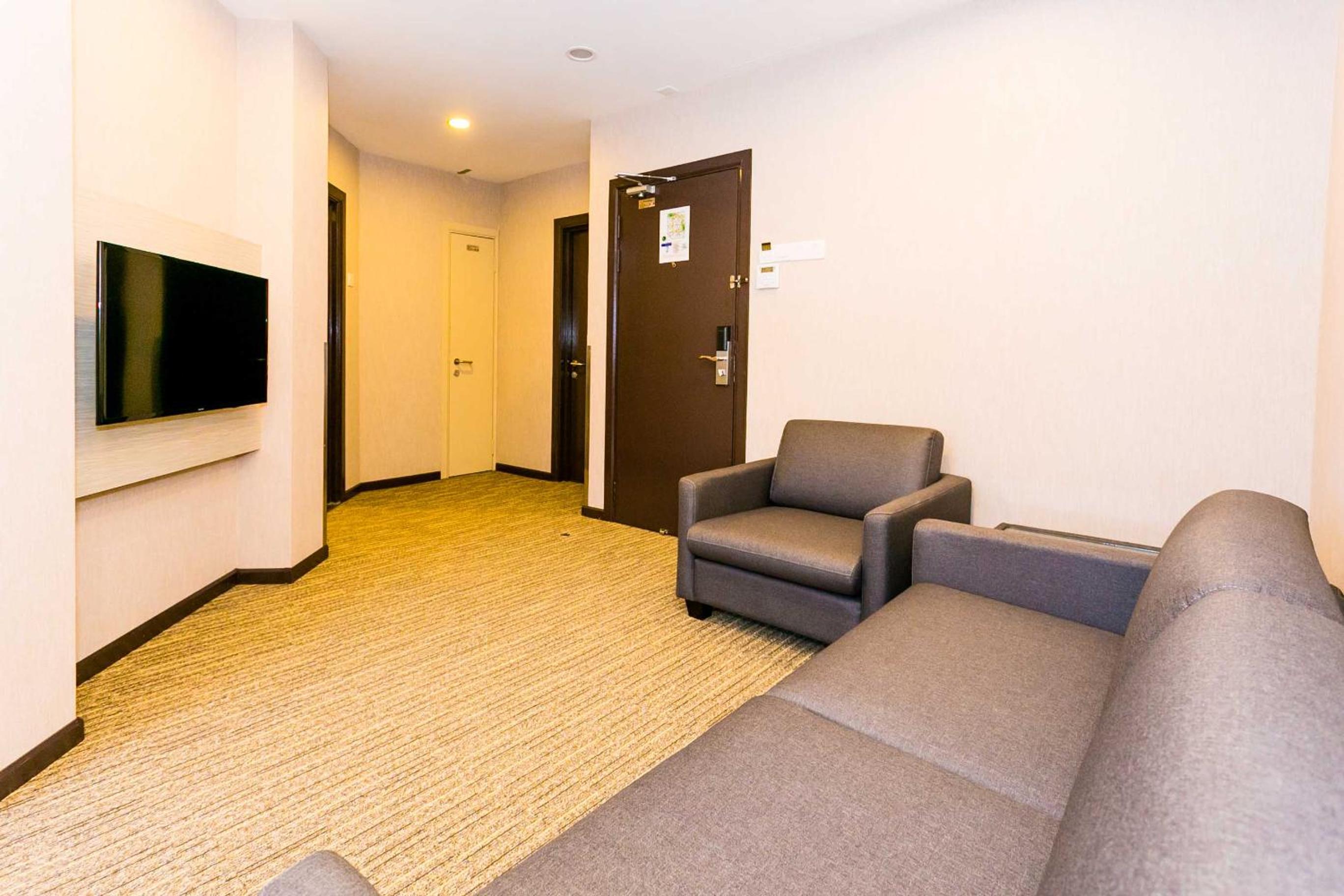 Suite with Lake View
