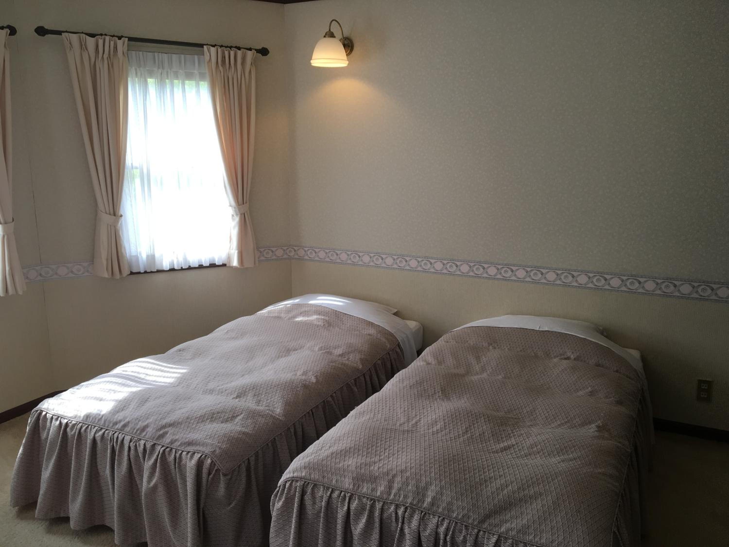 Twin Room with Shared Toilet