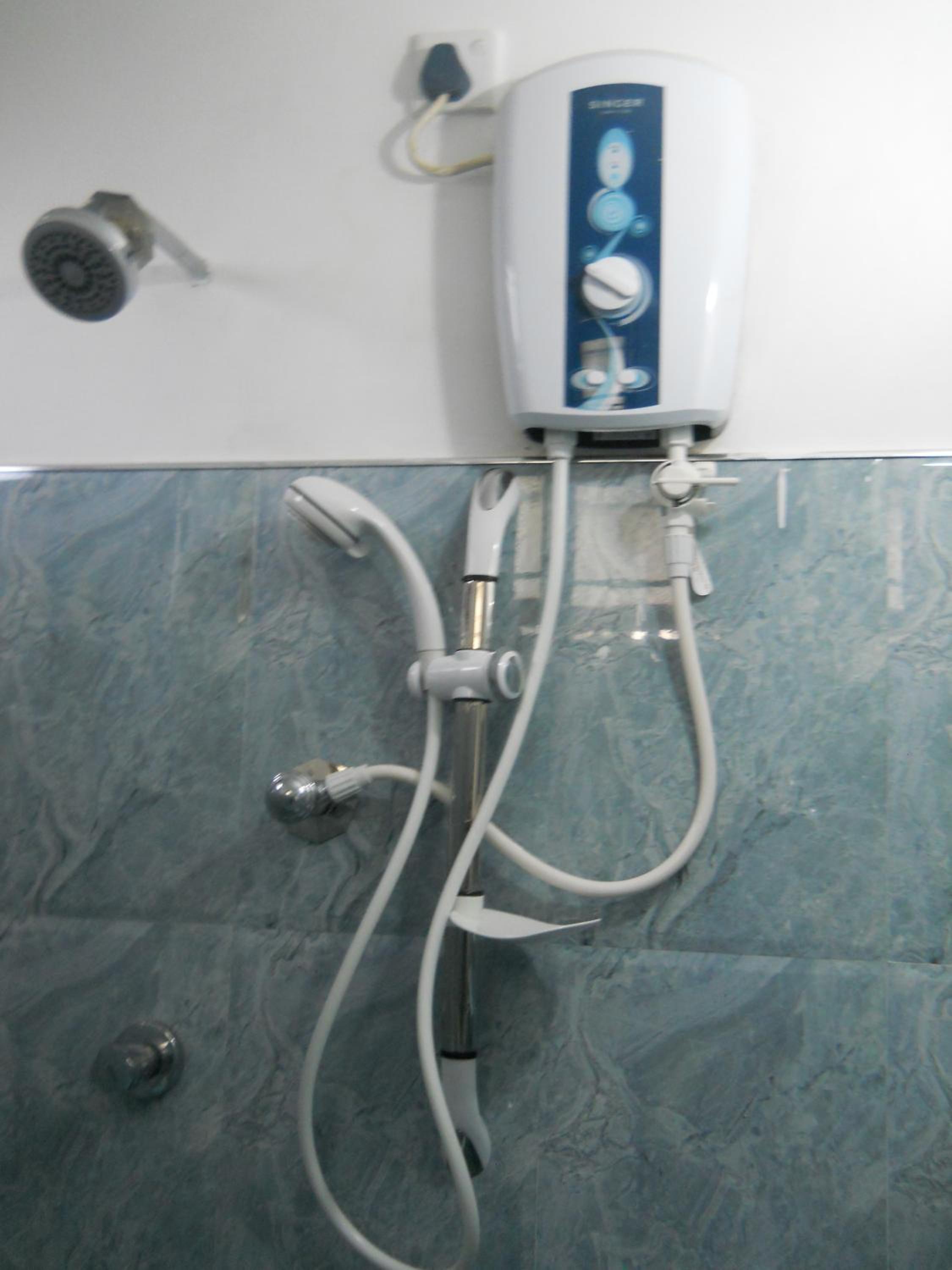 Single Room with Private Bathroom photo 2