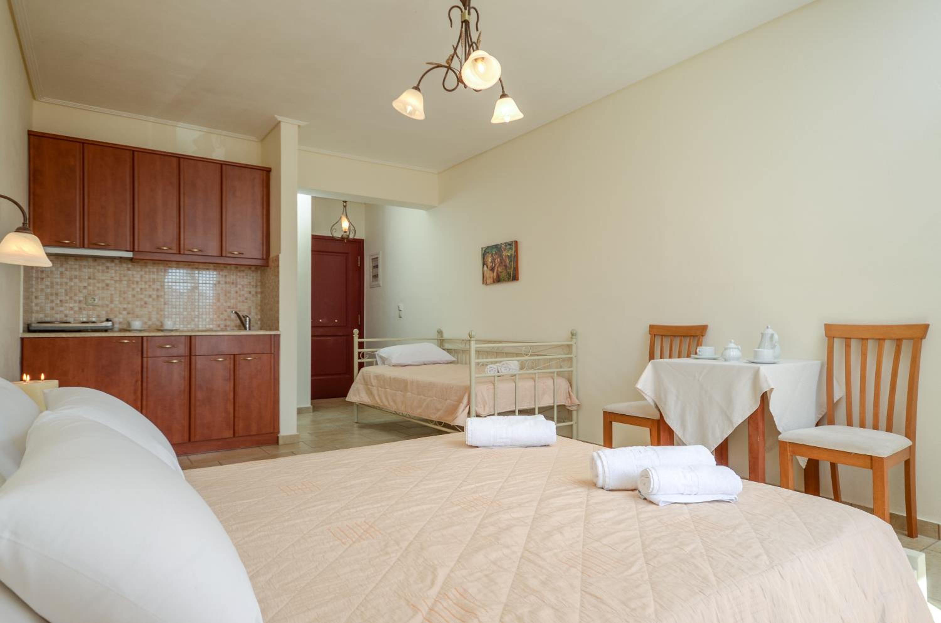 Studio (4 Adults)