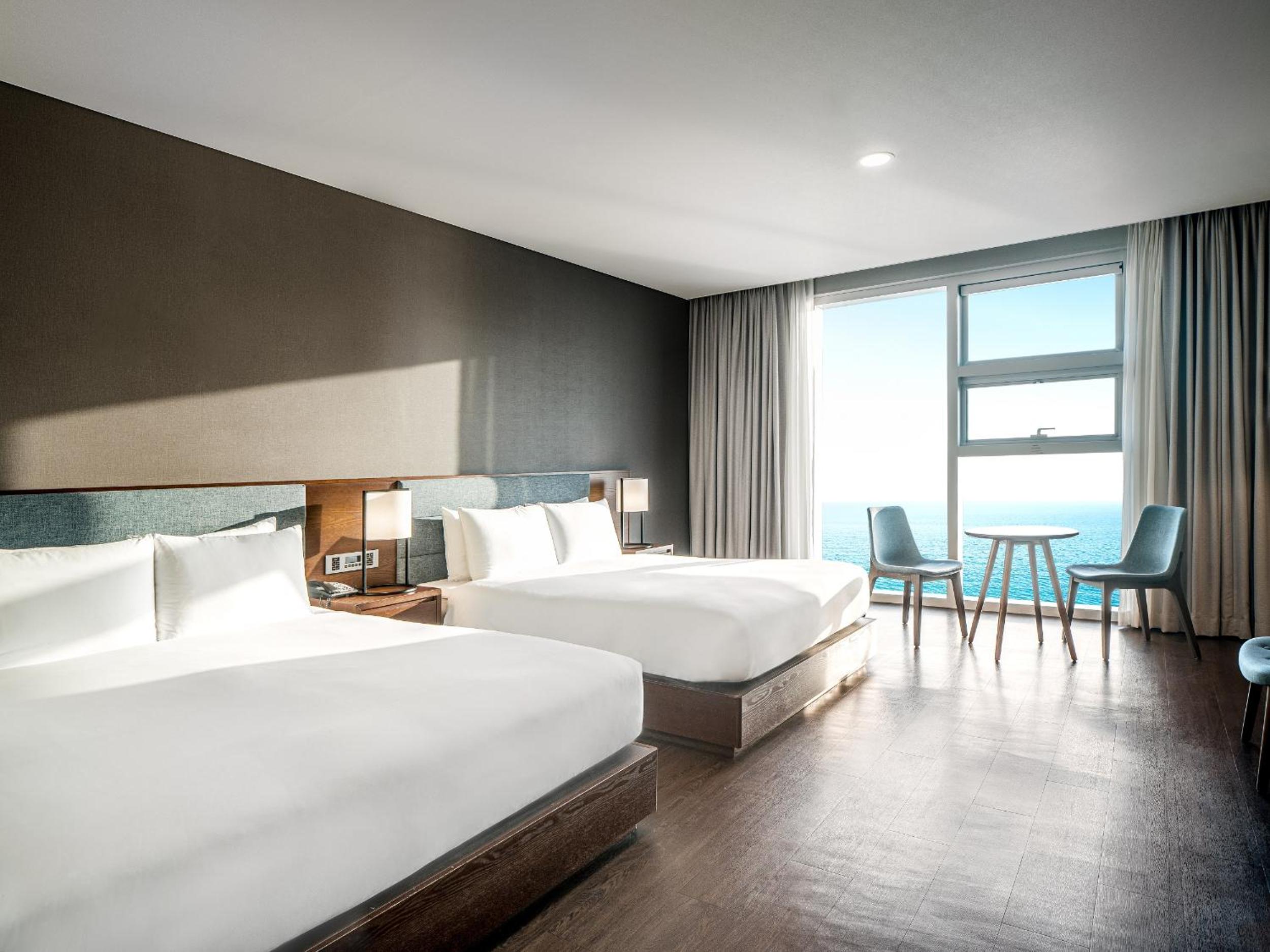 Premium Double with Partial Ocean View & High Floor photo 3