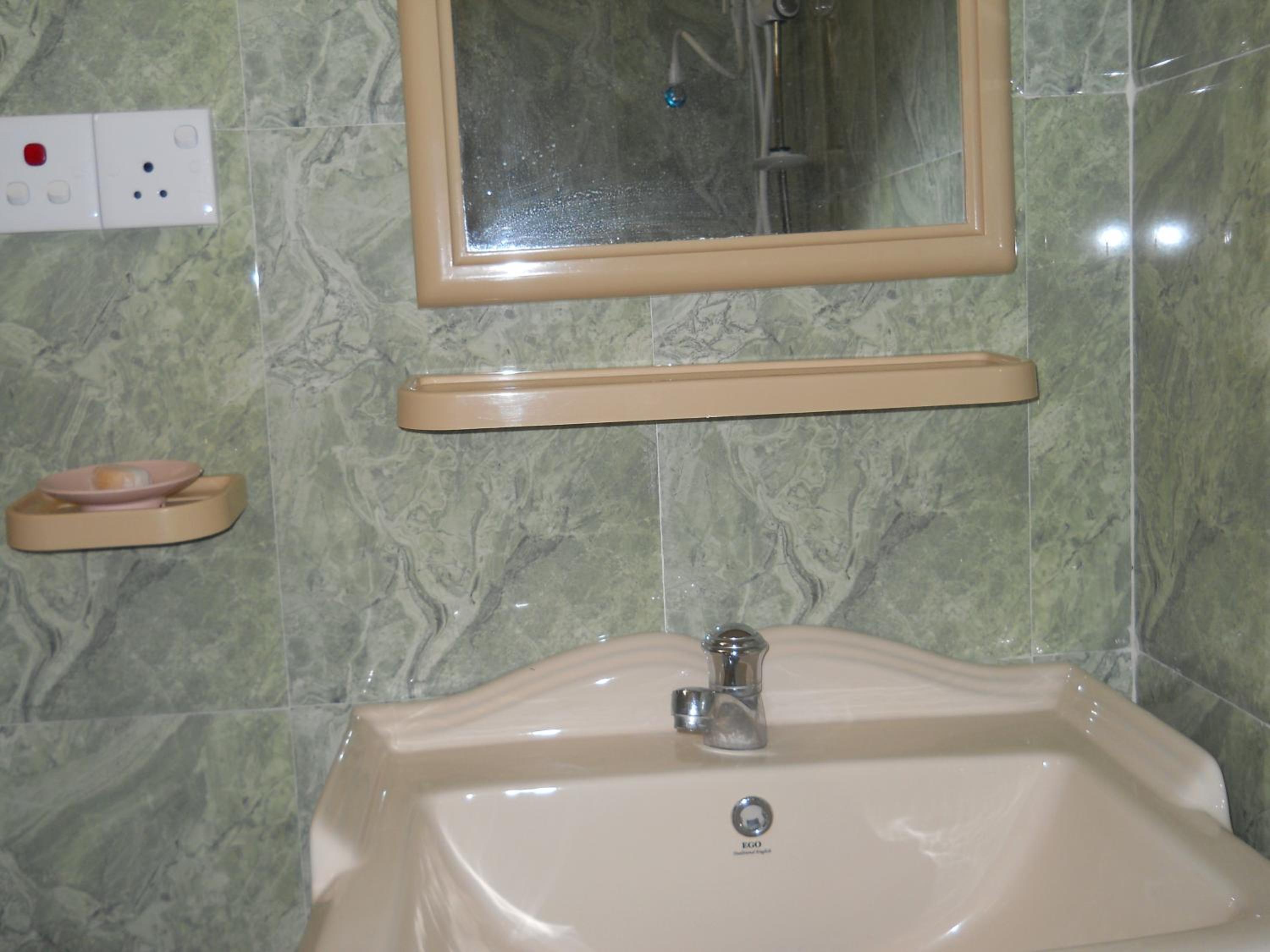Family Room with Bathroom photo 3
