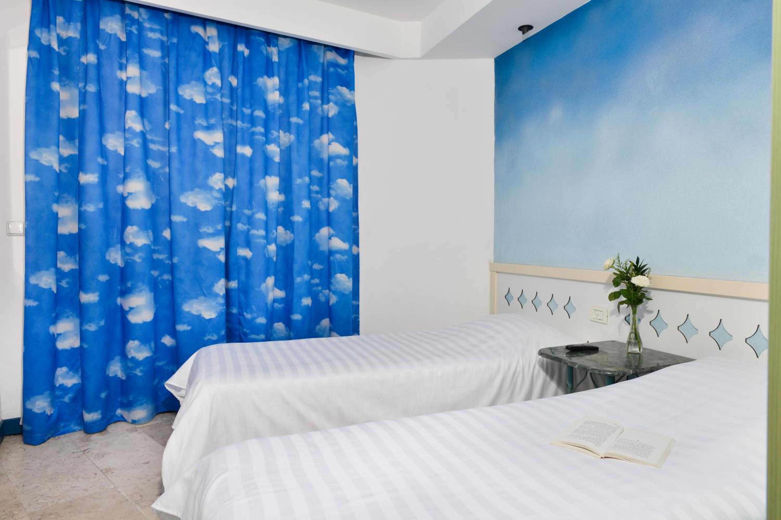 Master Suite - 3 Room With Balcony And Kitchenette - 249 ft² photo 3