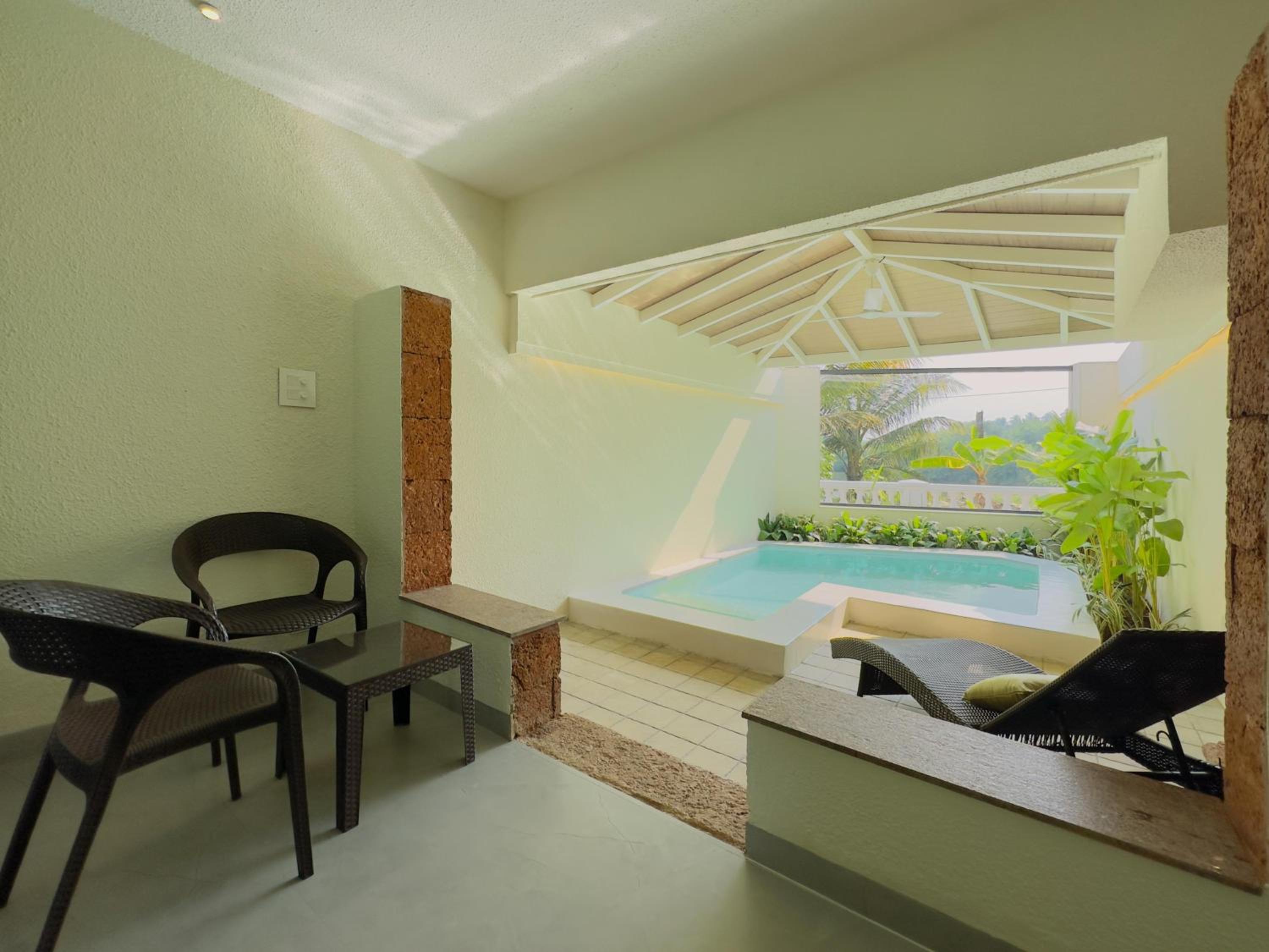 Luxury Room with Private Pool -  20% Discount on Food at Flame, Happy Hours 1+1 from 4pm to 6 pm - Photo 6