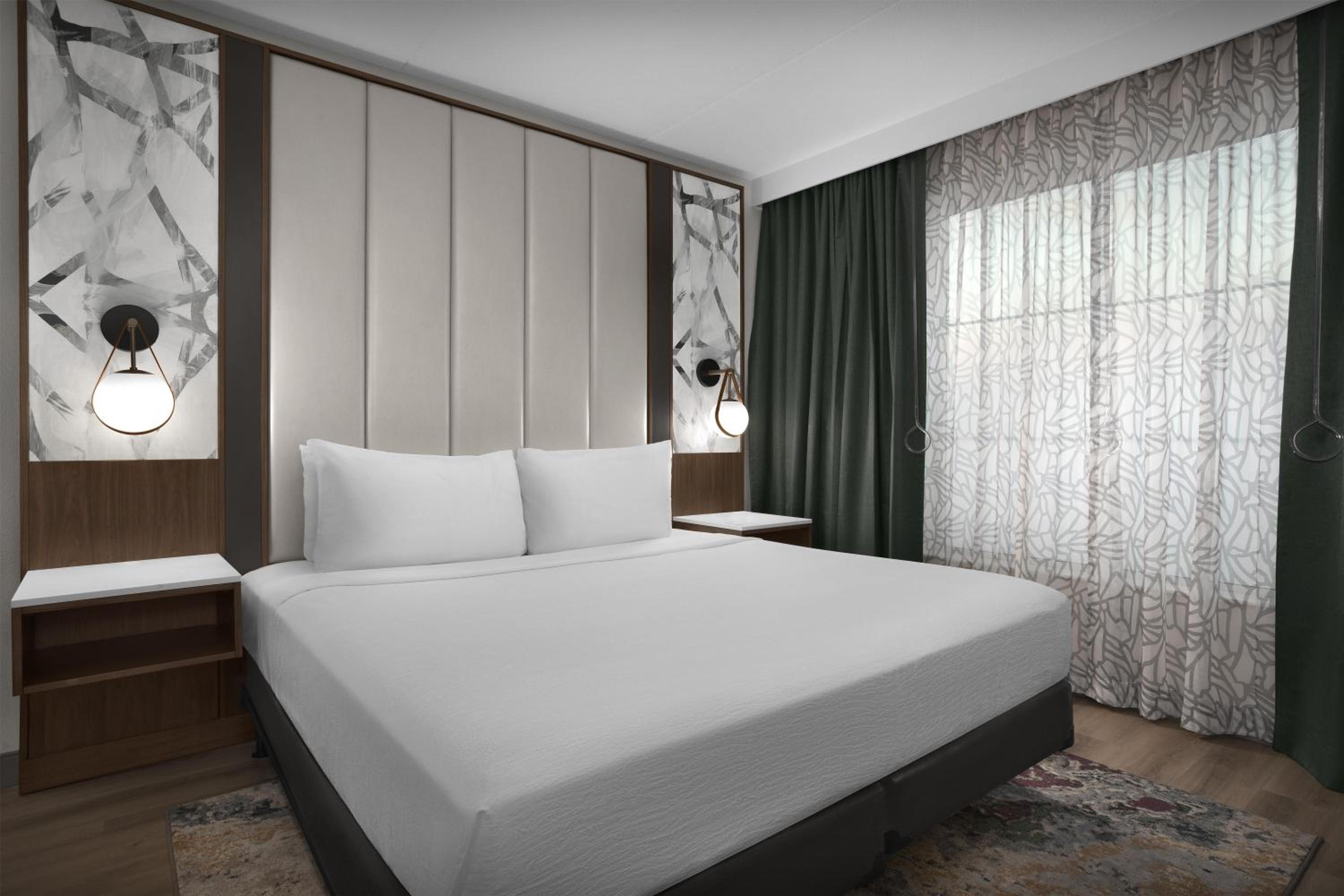 King Two-Room Suite with Roll-In Shower - Mobility Access/Hearing Access - Photo 2