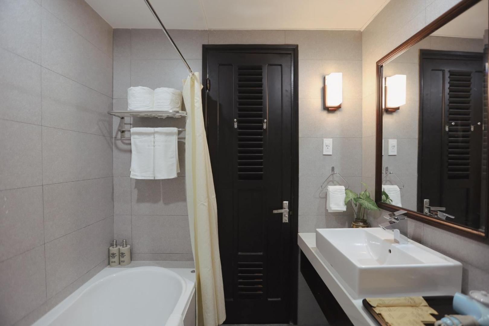 Premier Double Room with Garden View - Photo 5